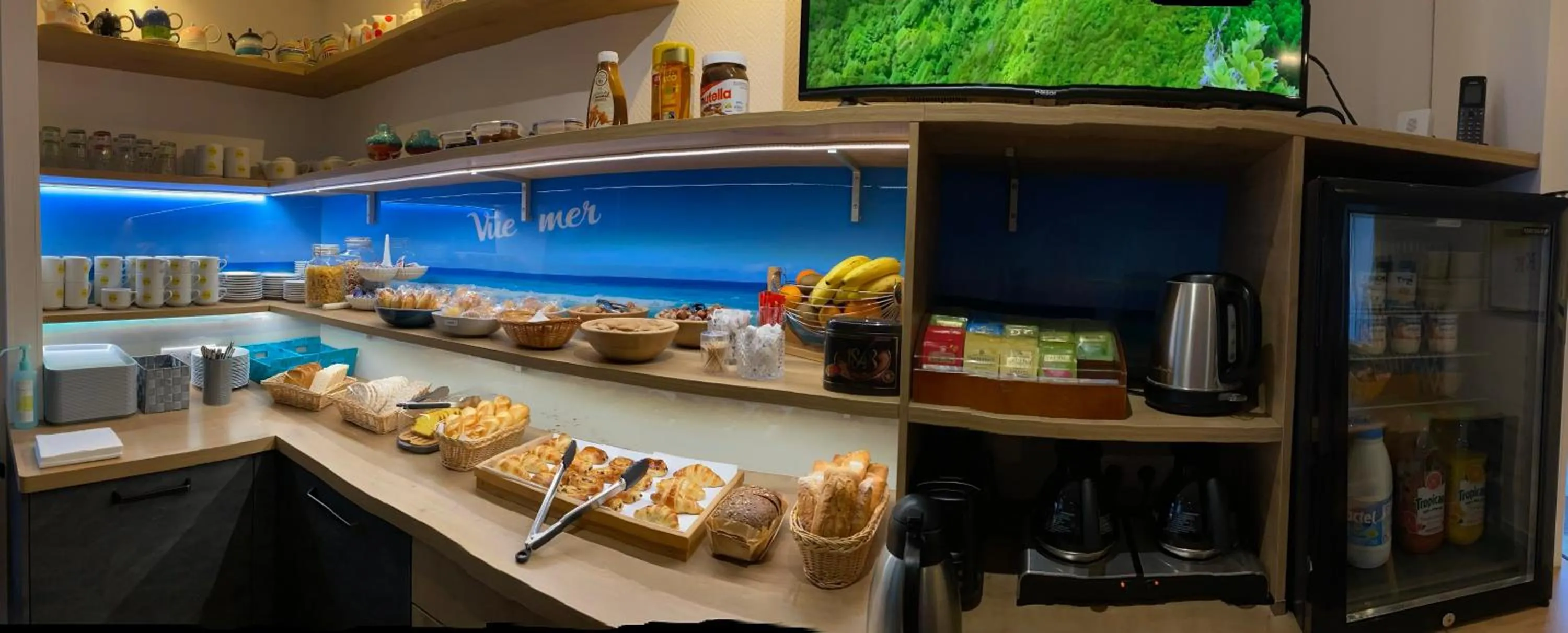 Continental breakfast in Cit'Hotel Atlantis