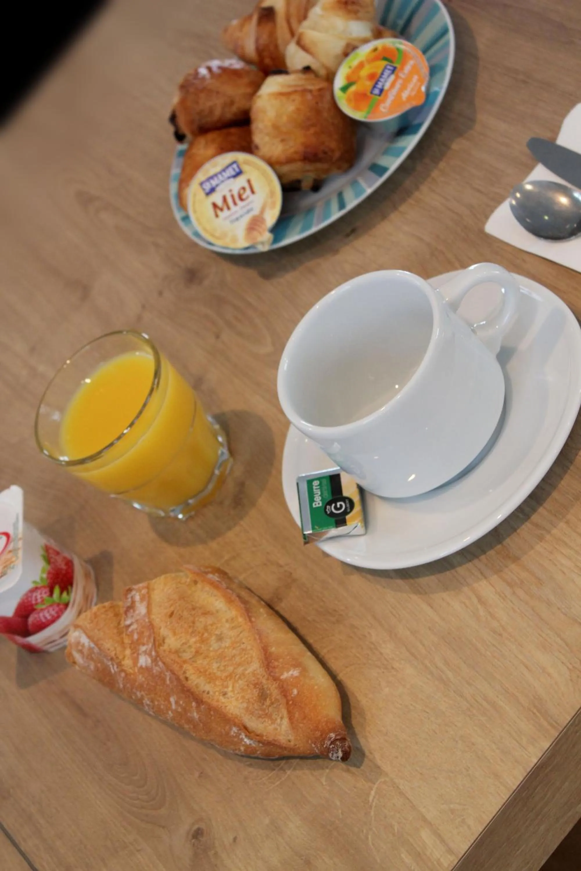 Food and drinks in Cit'Hotel Atlantis