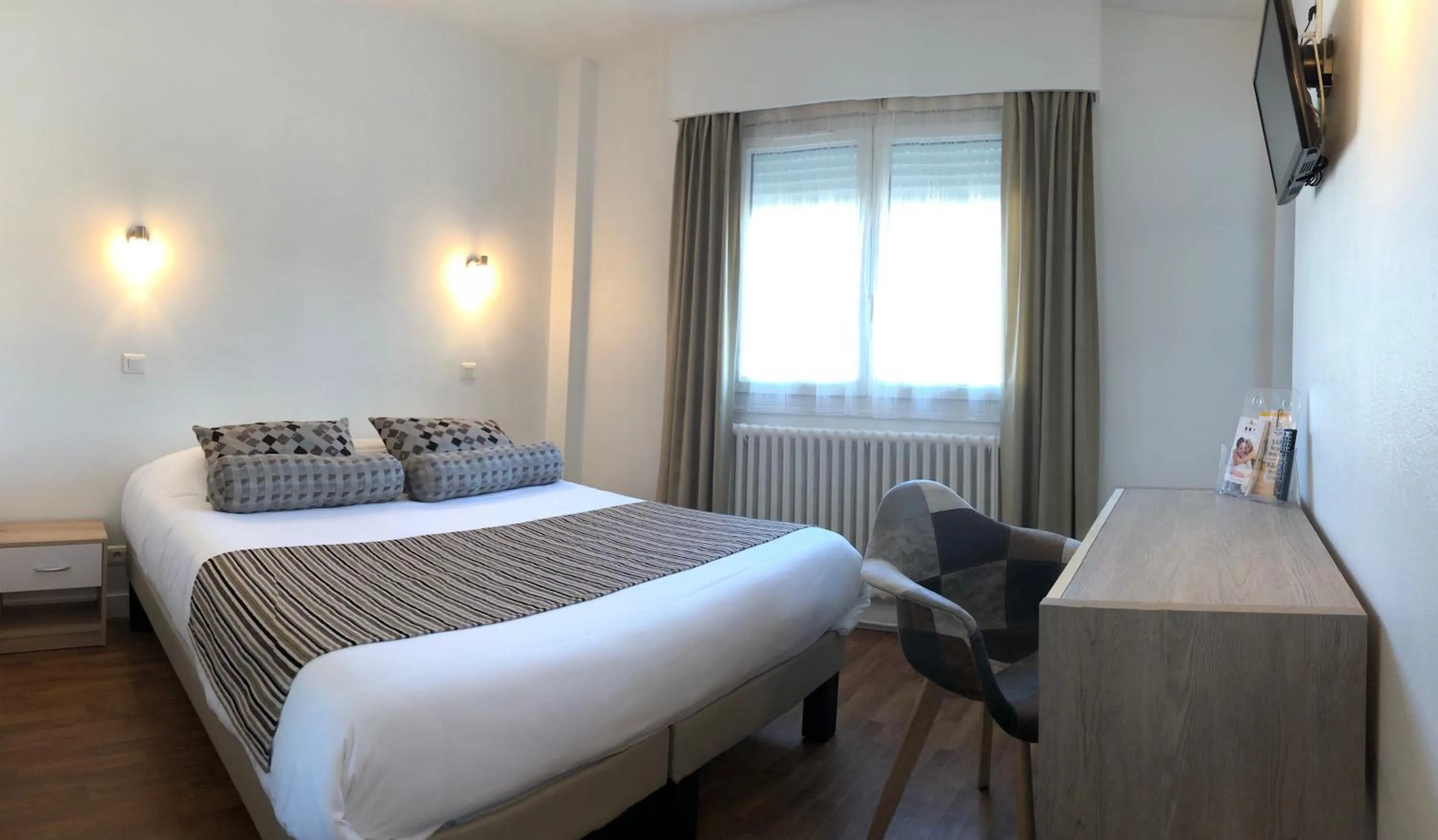 Bed in Cit'Hotel Atlantis