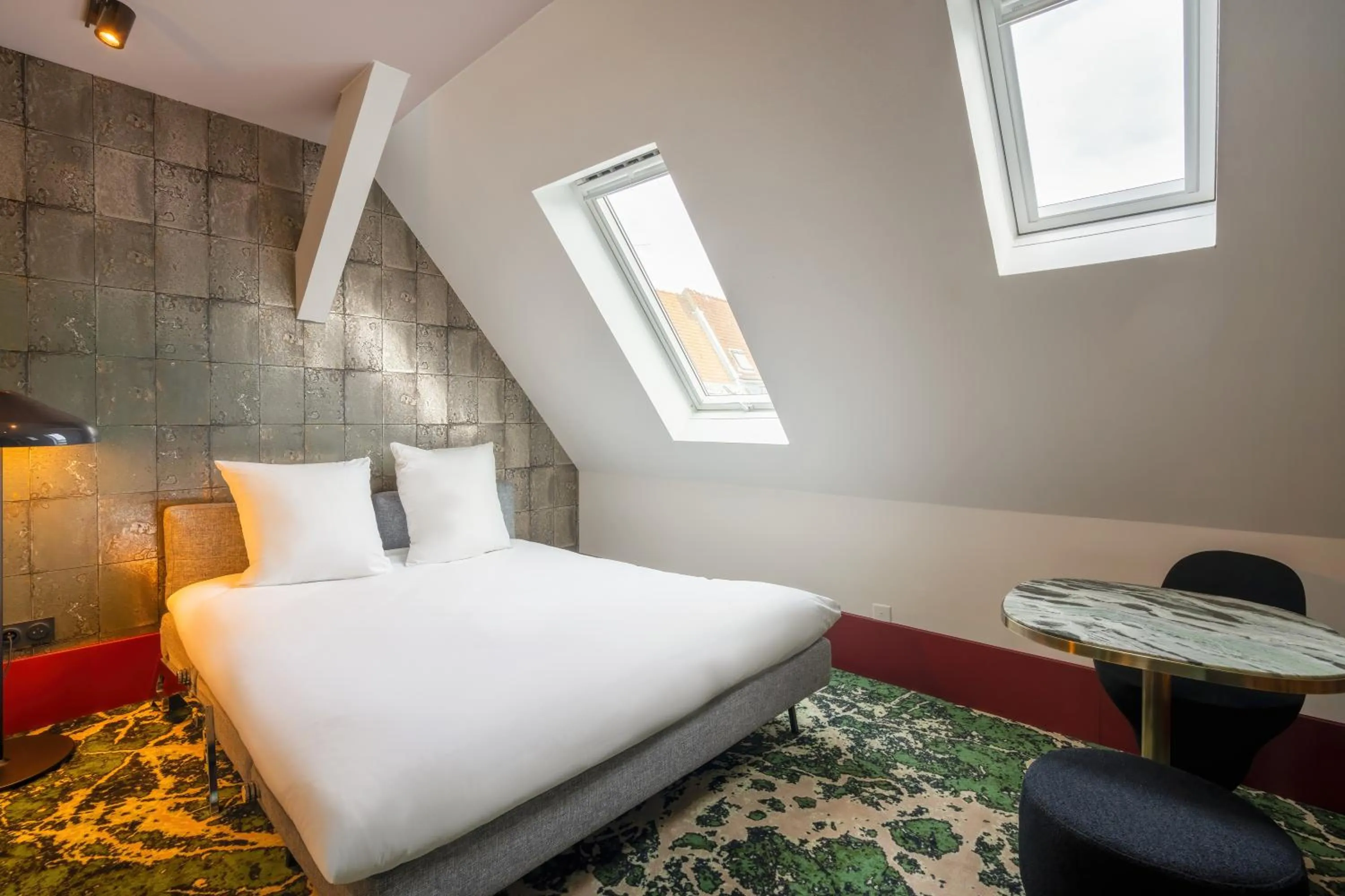 Living room, Bed in Hotel Maison Louise Lille Centre - Handwritten Collection