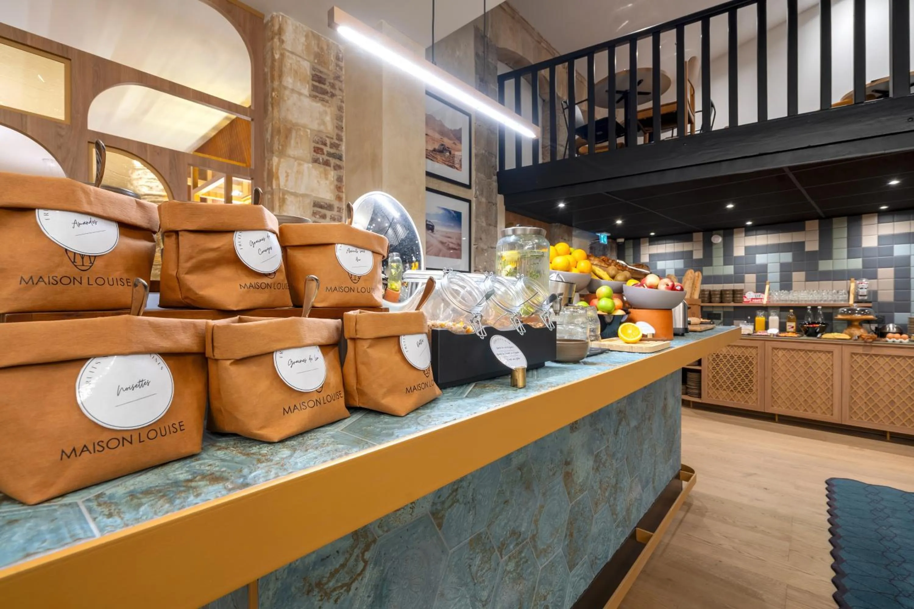 Food and drinks in Hotel Maison Louise Lille Centre - Handwritten Collection