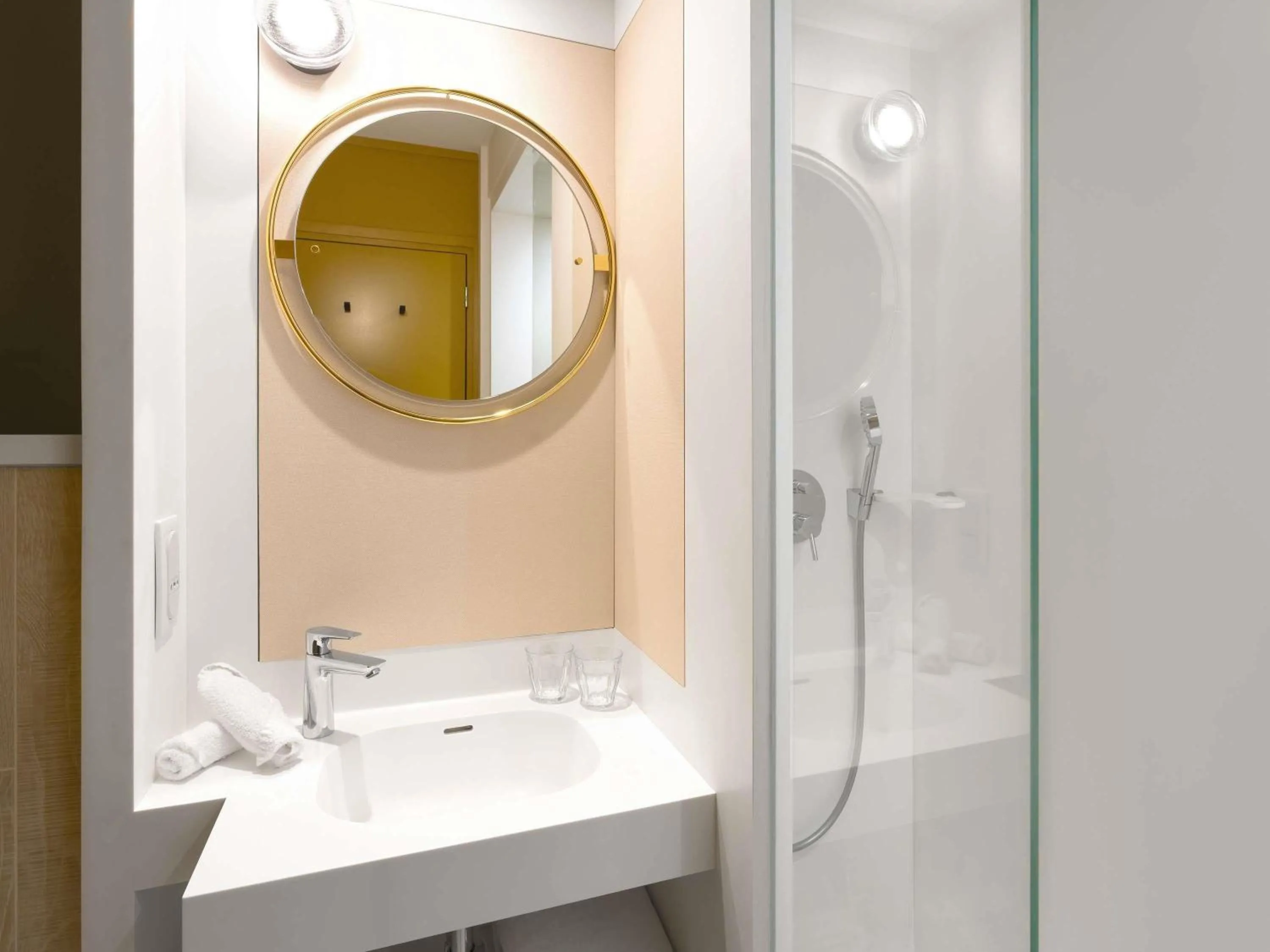 Bedroom in Hotel Maison Louise Lille Centre - Handwritten Collection