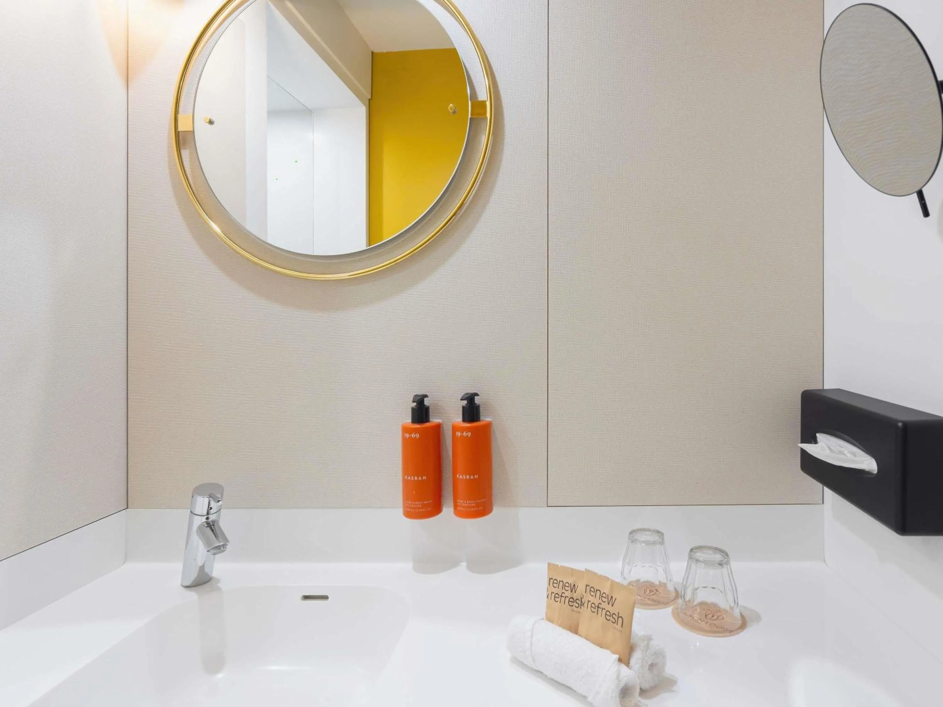 Bedroom in Hotel Maison Louise Lille Centre - Handwritten Collection