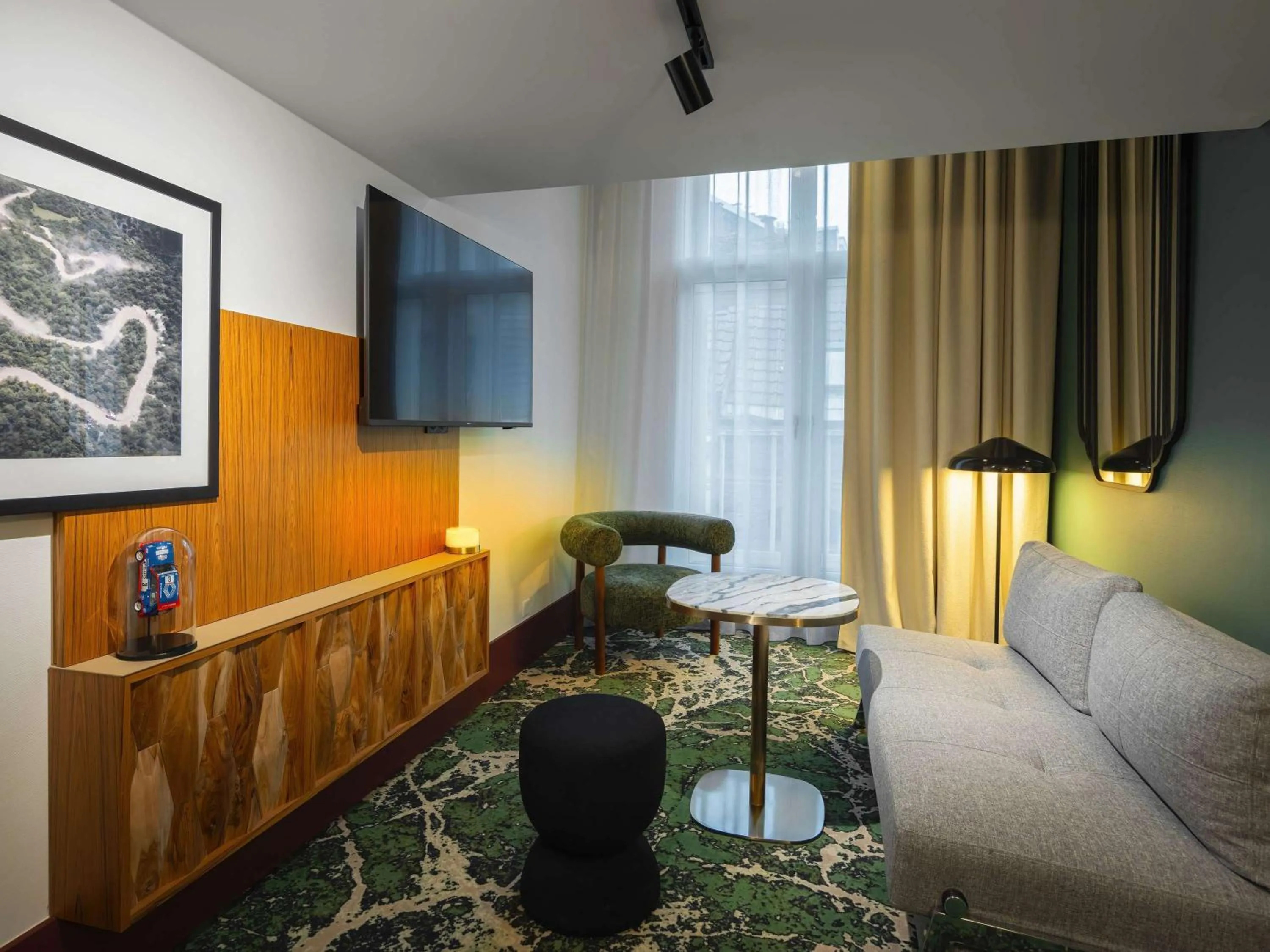 TV and multimedia, Bed in Mercure Lille Centre Vieux Lille