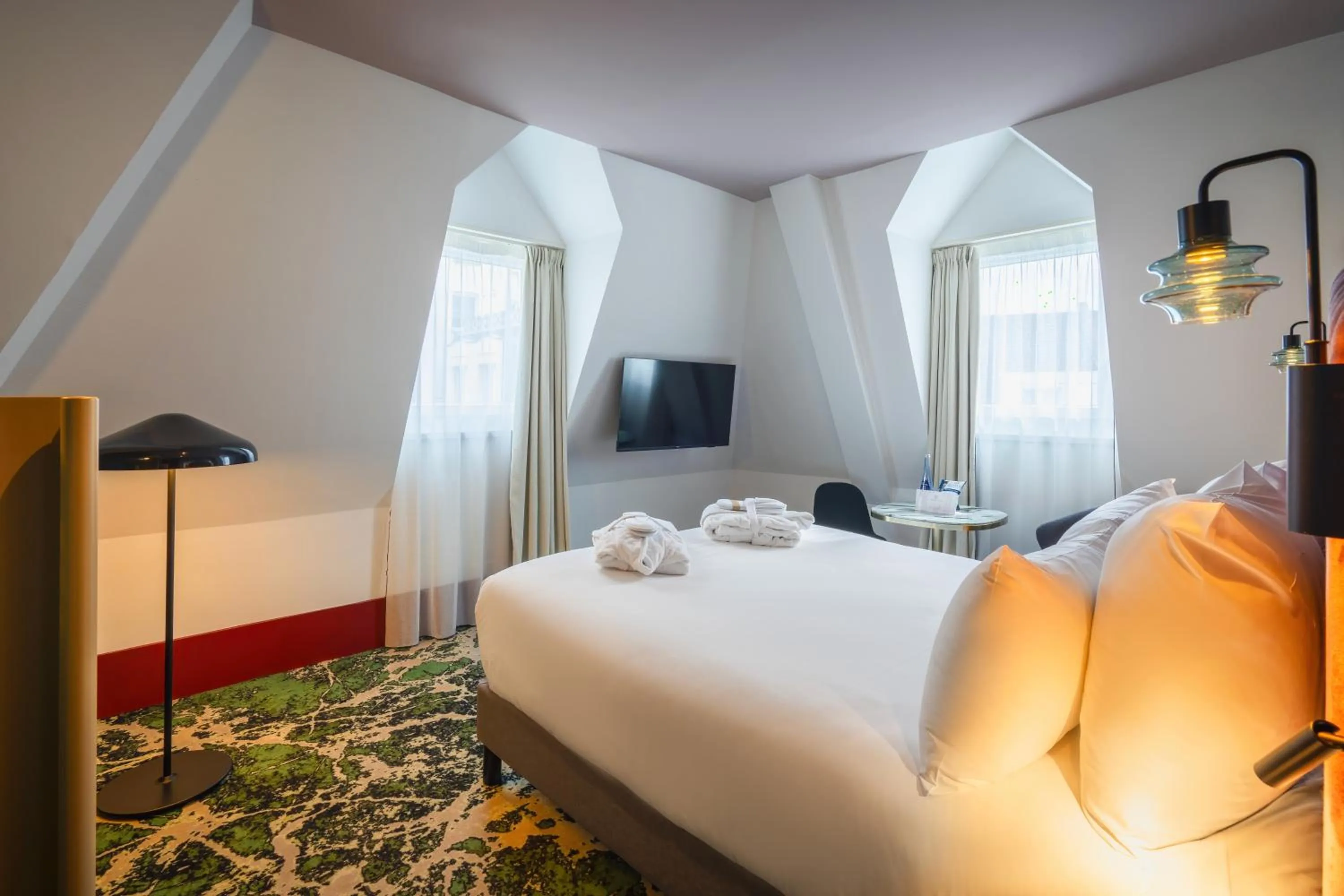 Bed in Hotel Maison Louise Lille Centre - Handwritten Collection