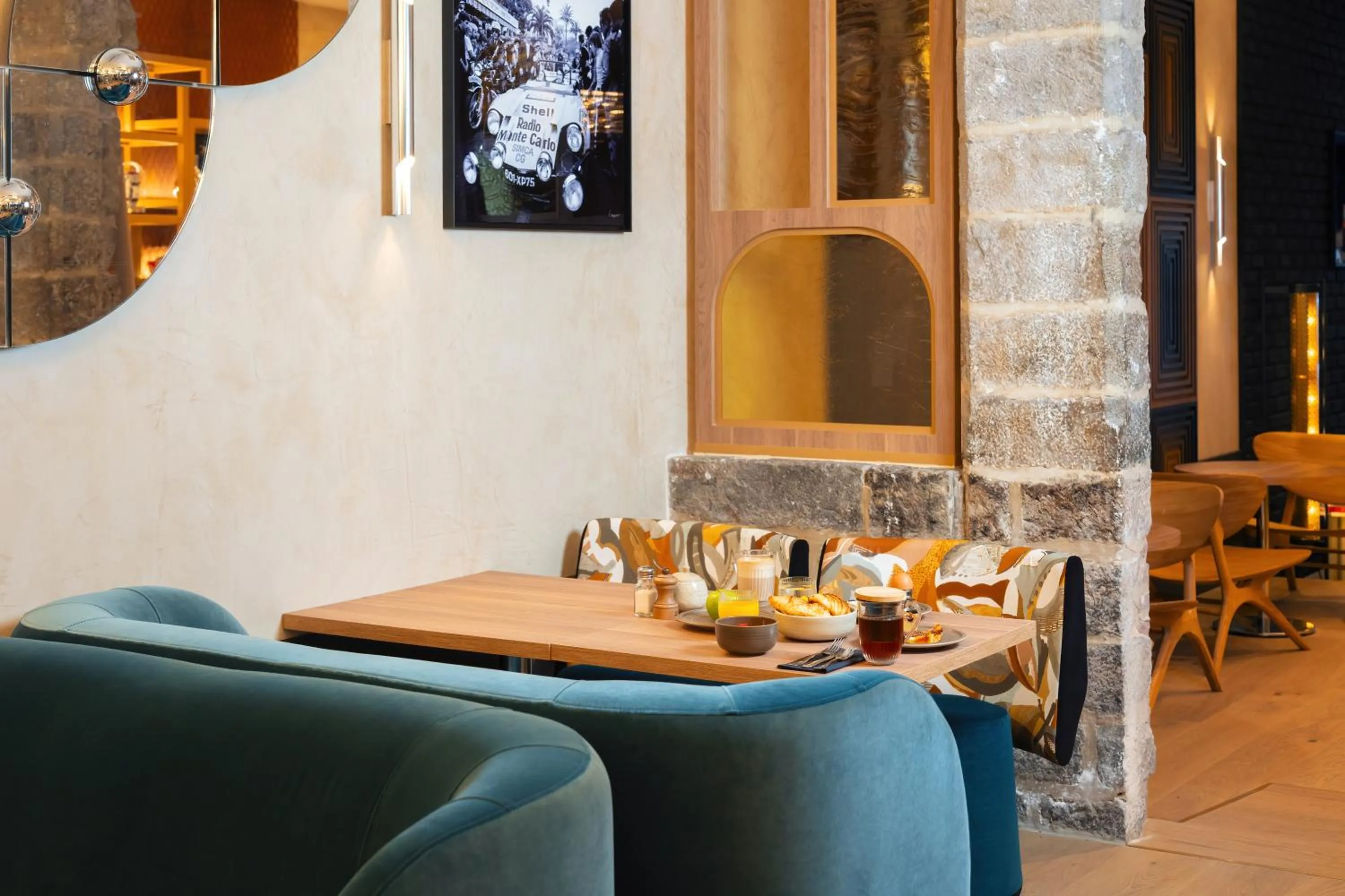 Food and drinks in Hotel Maison Louise Lille Centre - Handwritten Collection