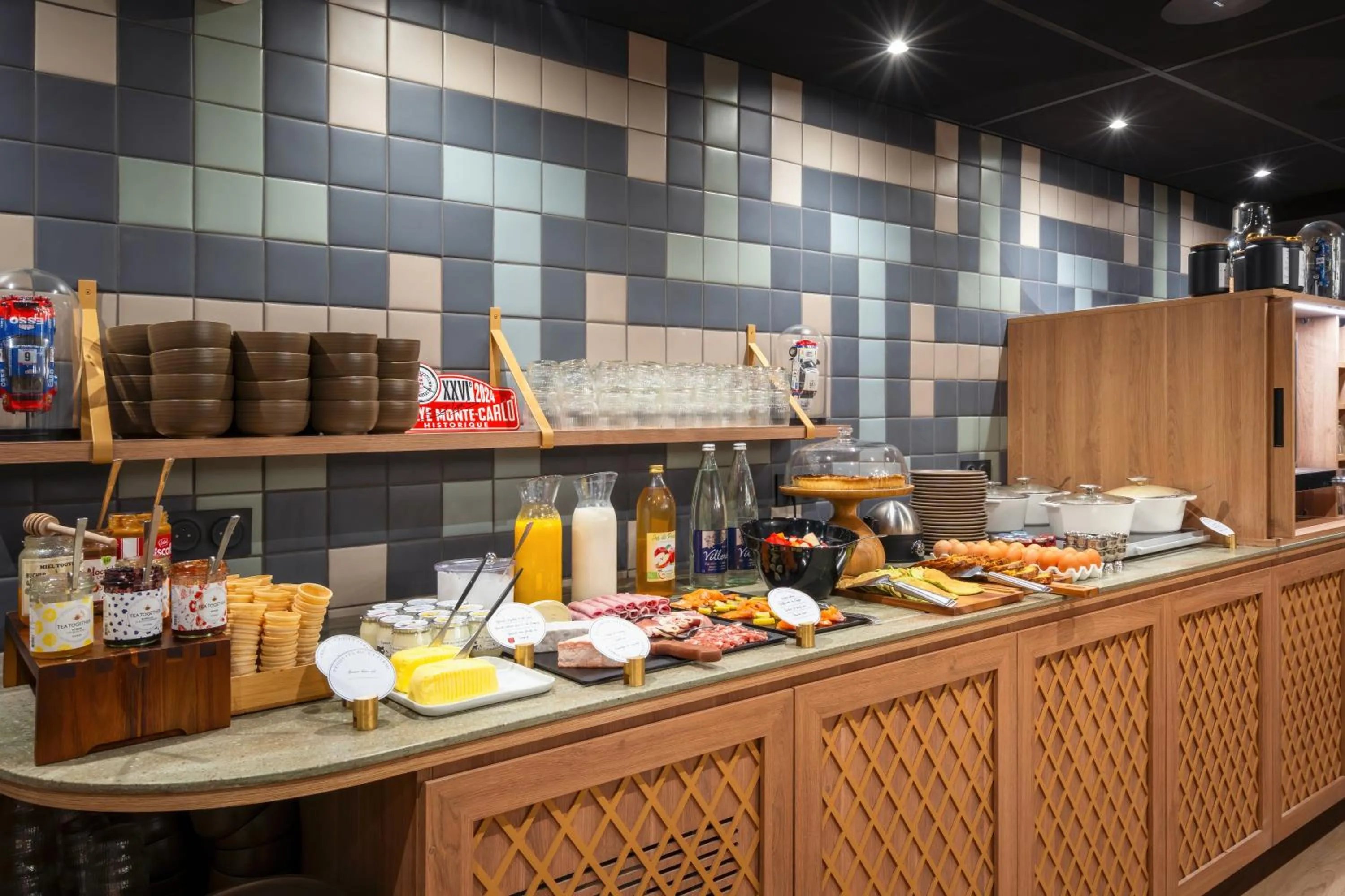 Food and drinks in Hotel Maison Louise Lille Centre - Handwritten Collection