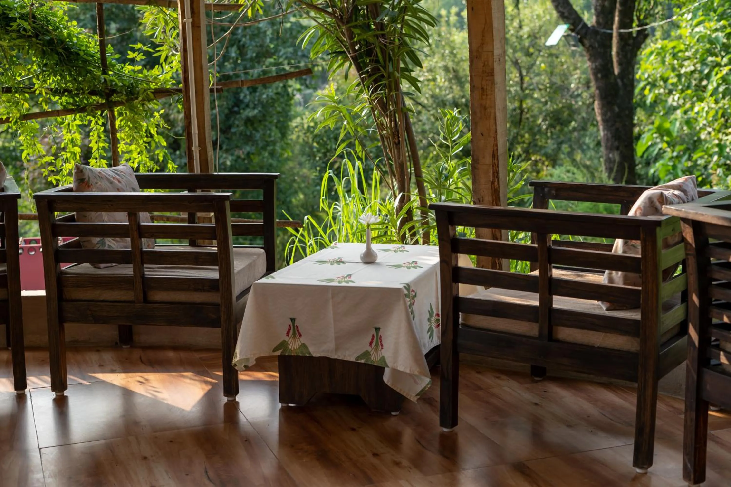 Lounge or bar in Dev Bhoomi Farms & Cottages