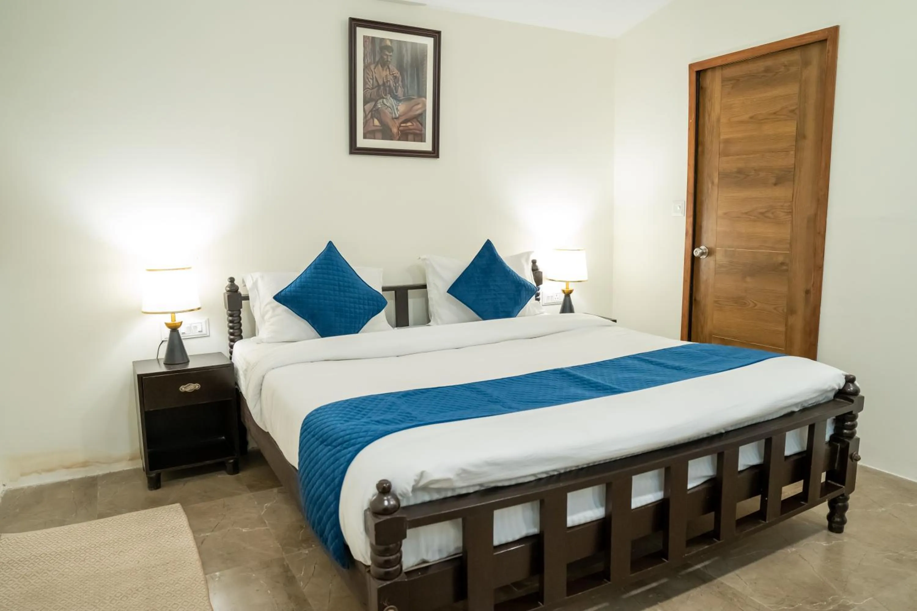 Bedroom, Bed in Dev Bhoomi Farms & Cottages