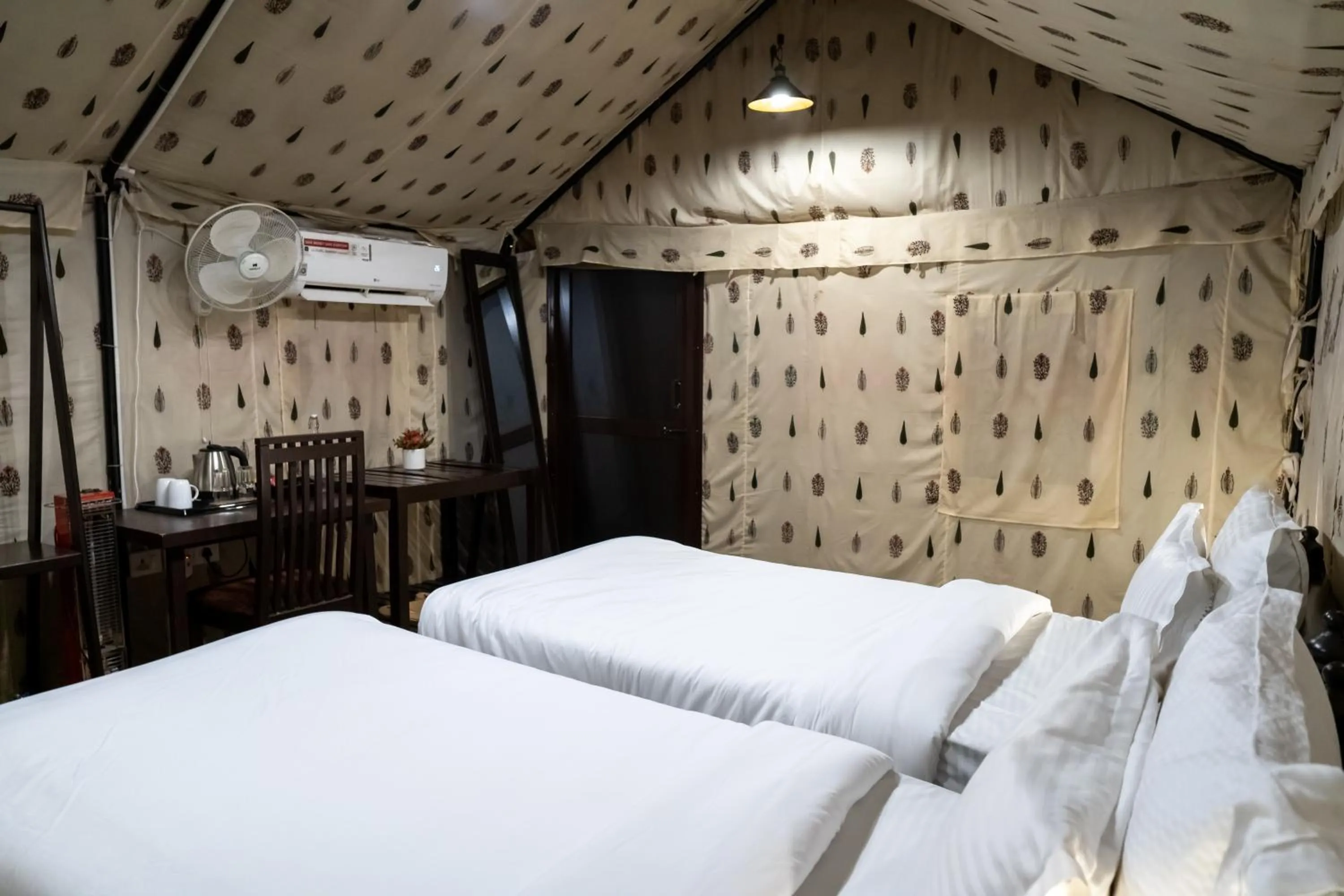 Bedroom, Bed in Dev Bhoomi Farms & Cottages