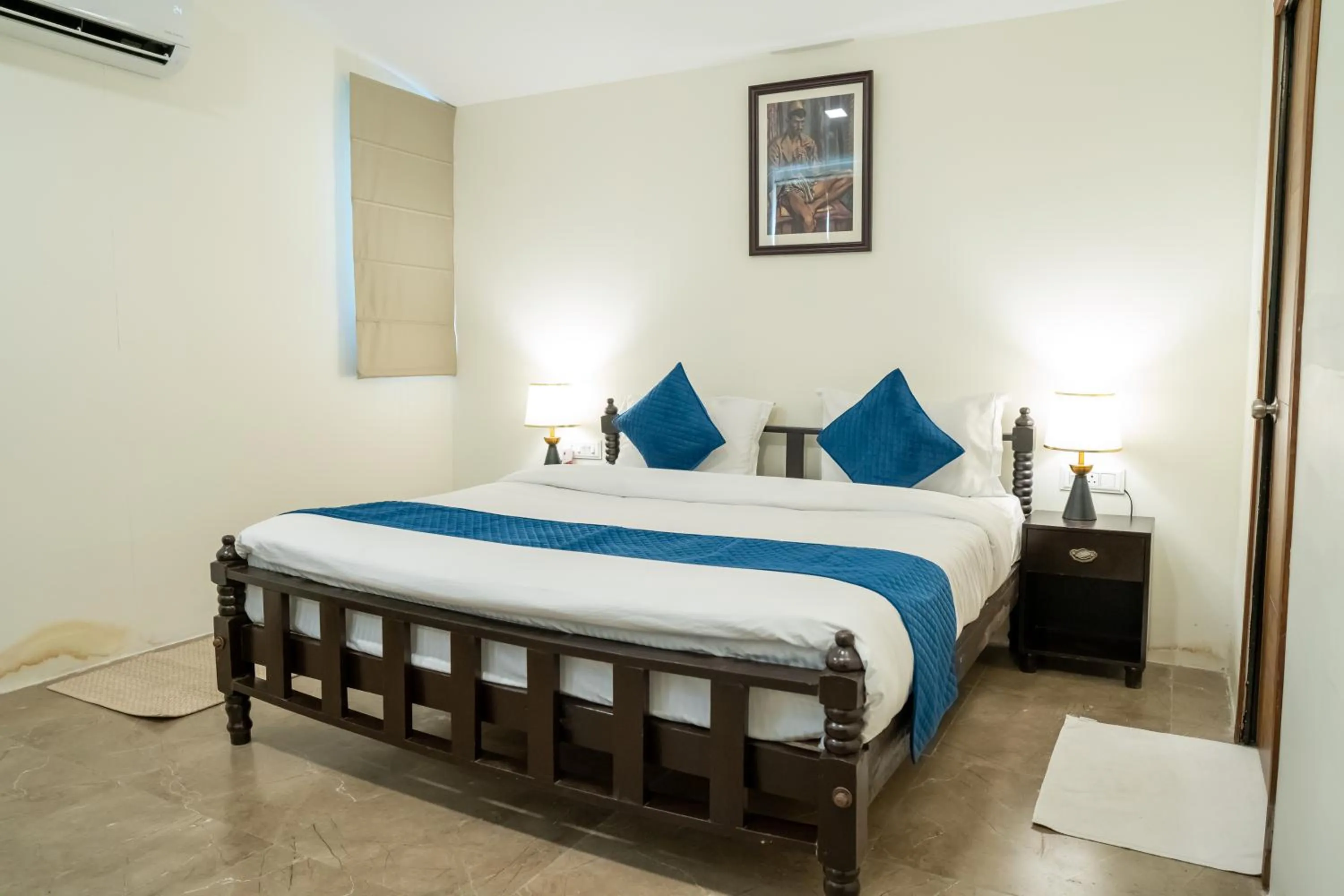 Bedroom, Bed in Dev Bhoomi Farms & Cottages