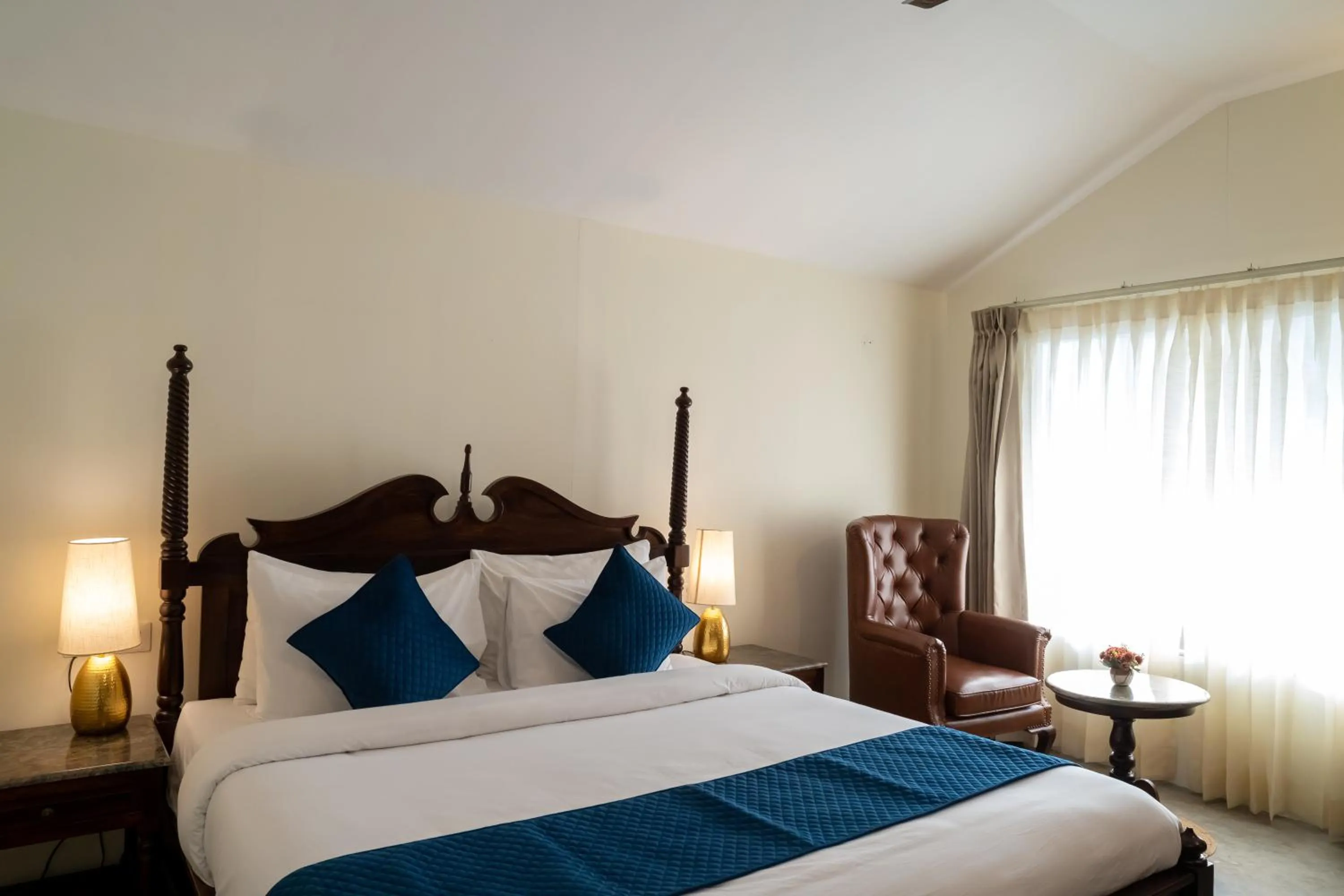 Bedroom, Bed in Dev Bhoomi Farms & Cottages