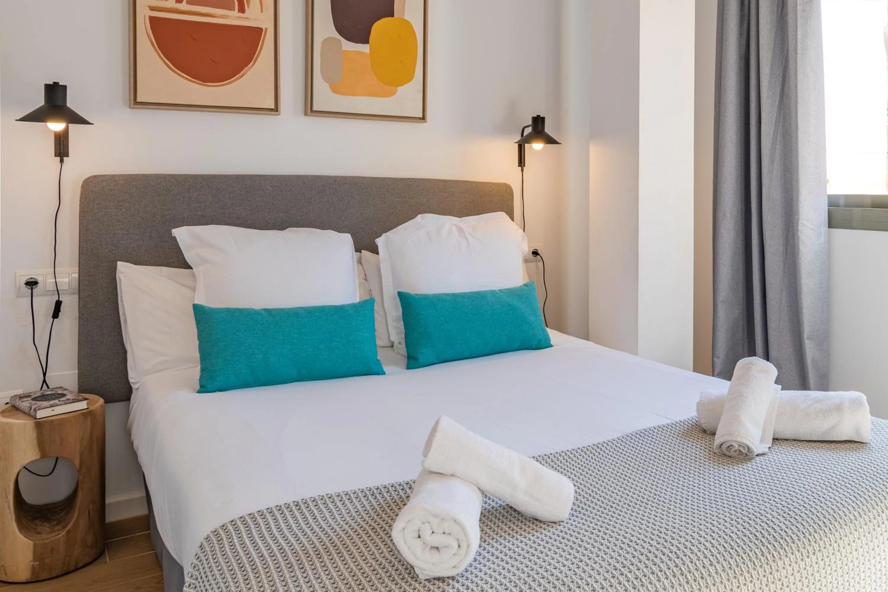 Bed in Feelathome Merced Apartments