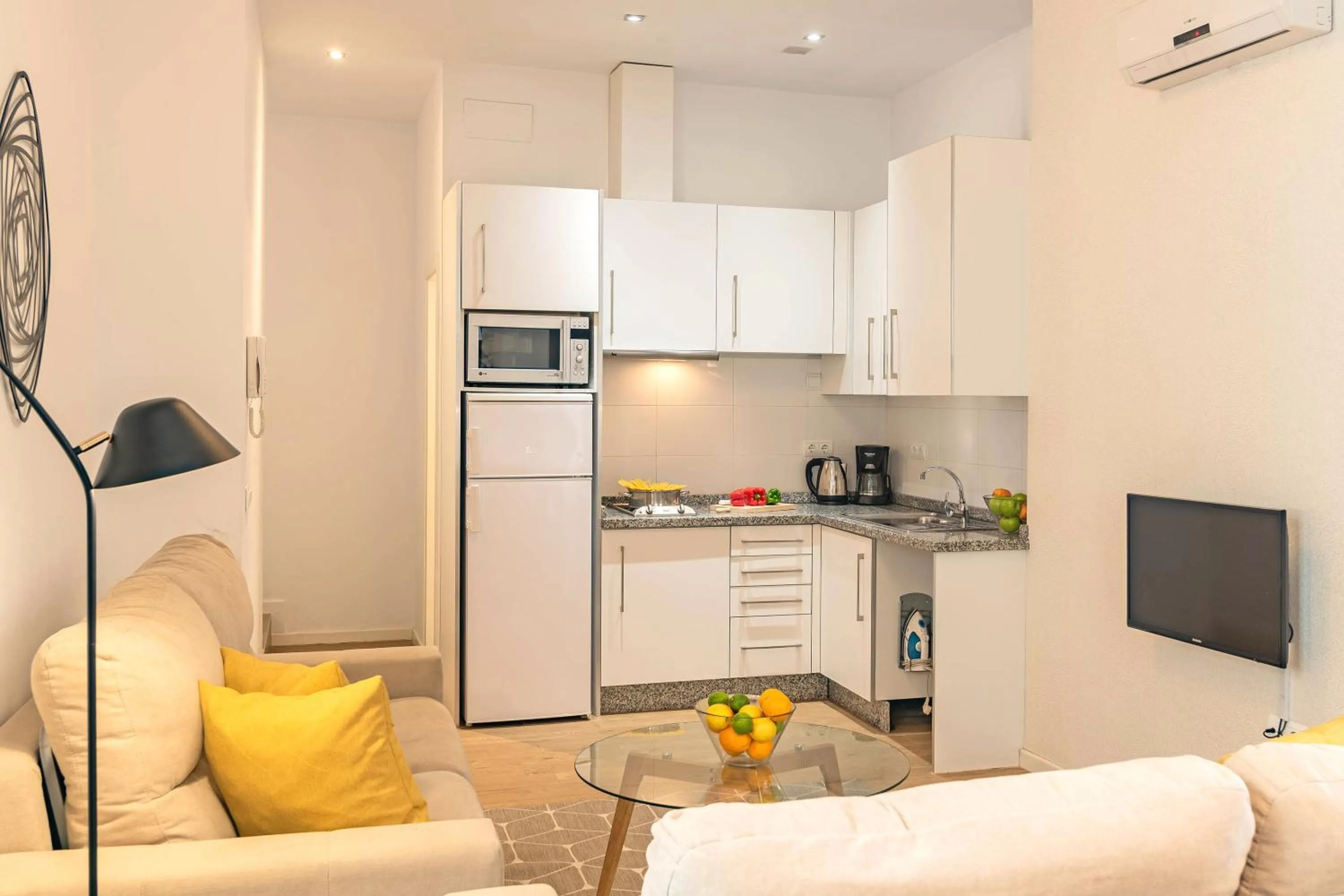 Kitchen or kitchenette in Feelathome Merced Apartments