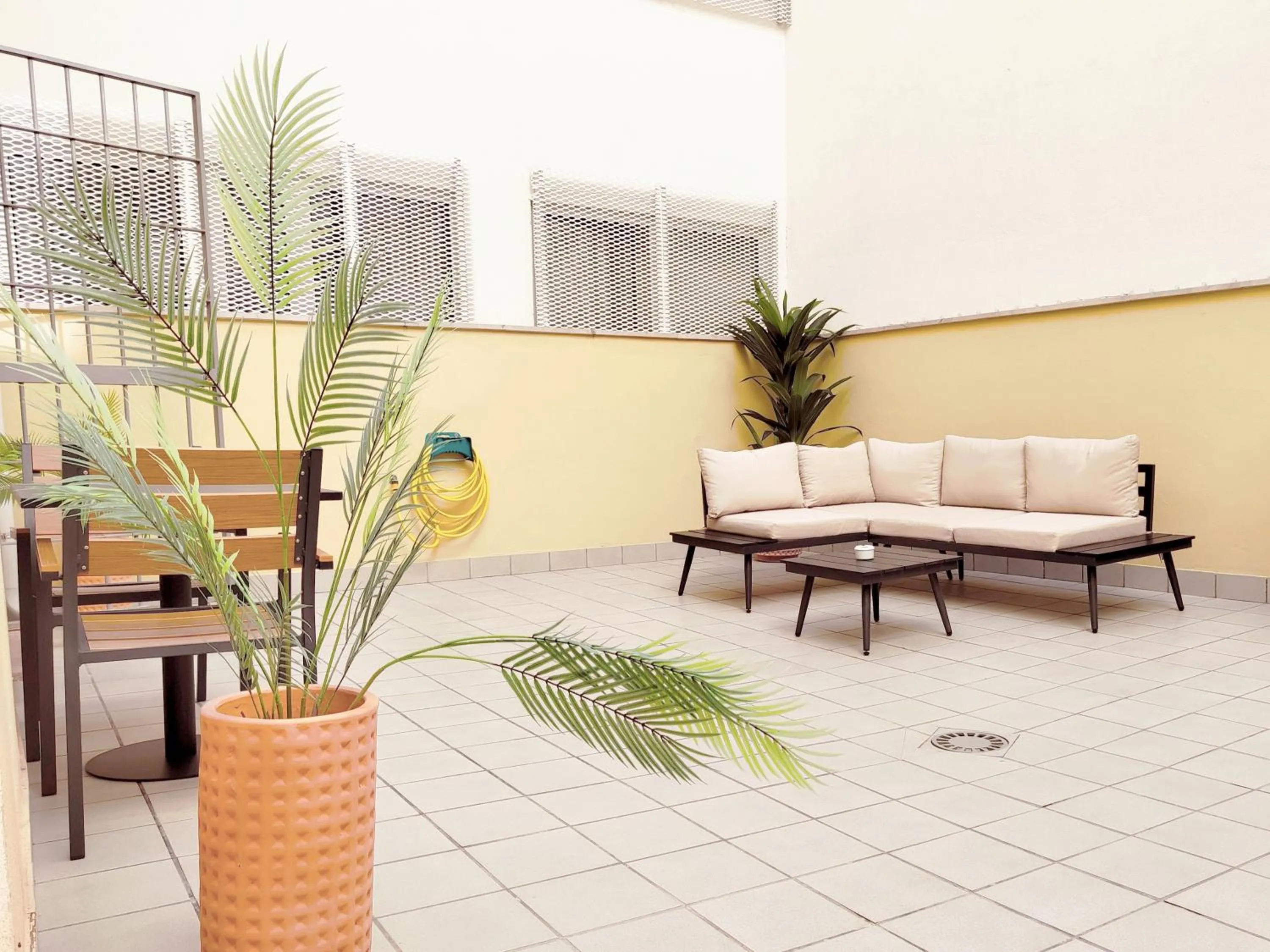 Patio in Feelathome Merced Apartments