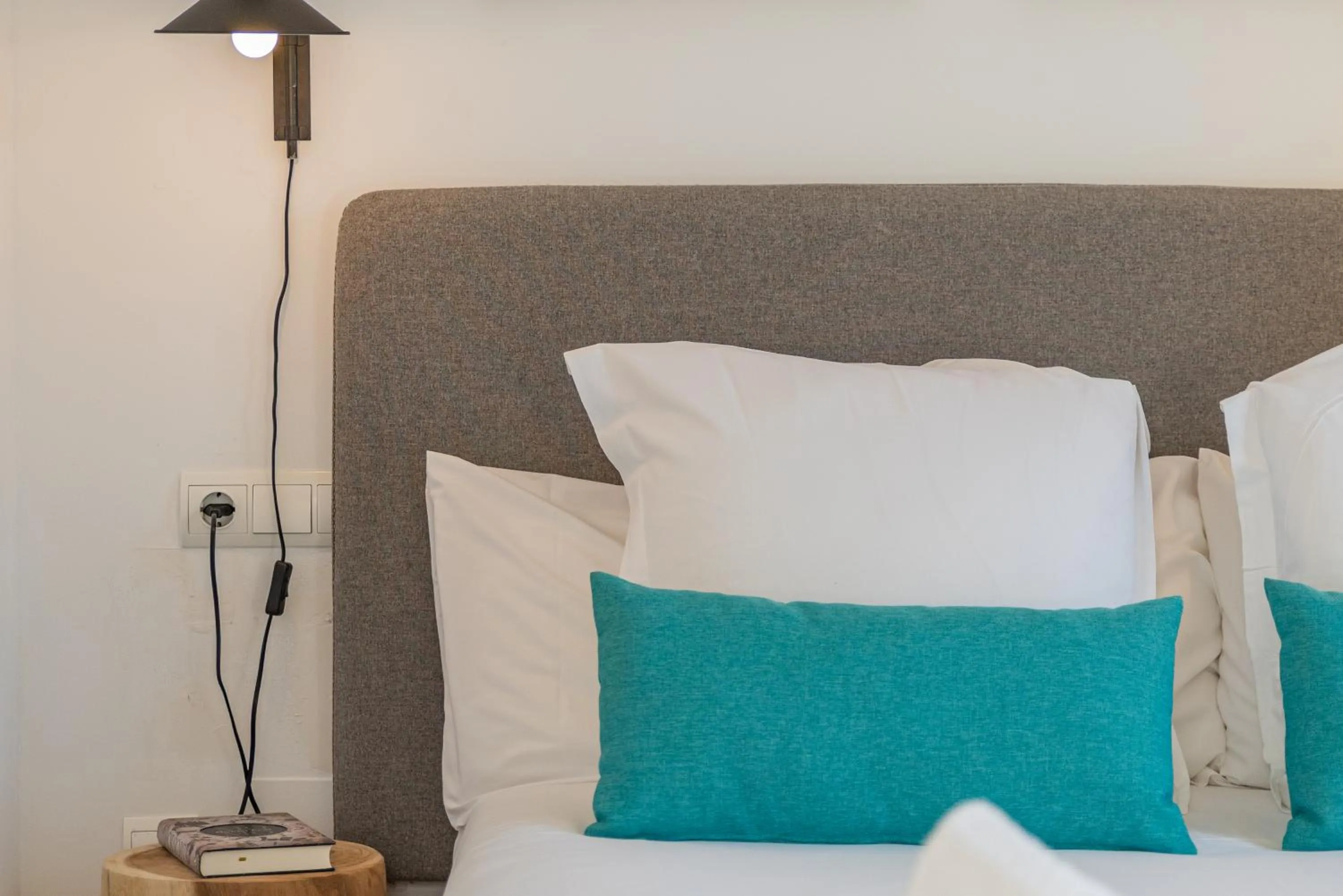 Bedroom, Bed in Feelathome Merced Apartments