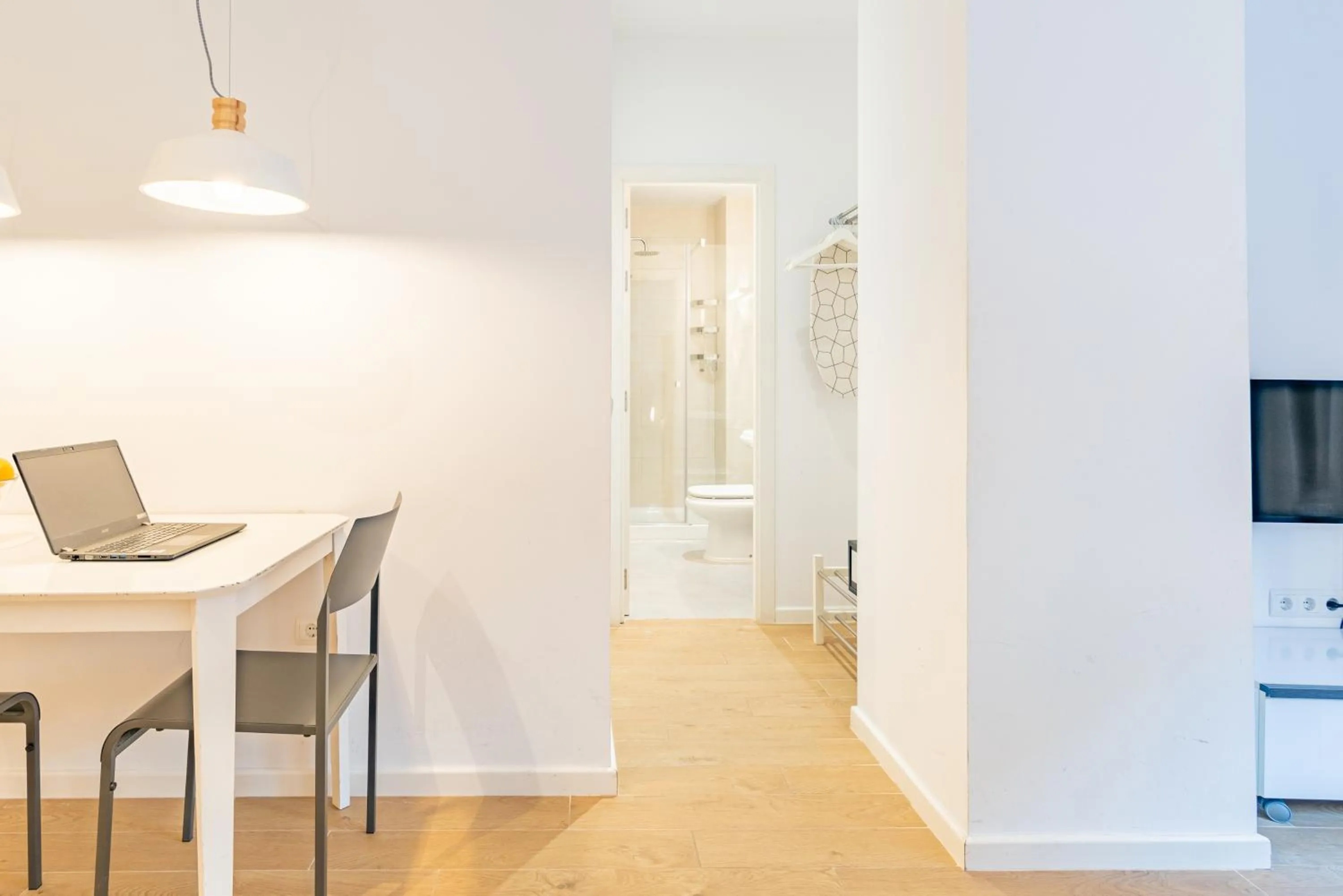 Photo of the whole room in Feelathome Merced Apartments