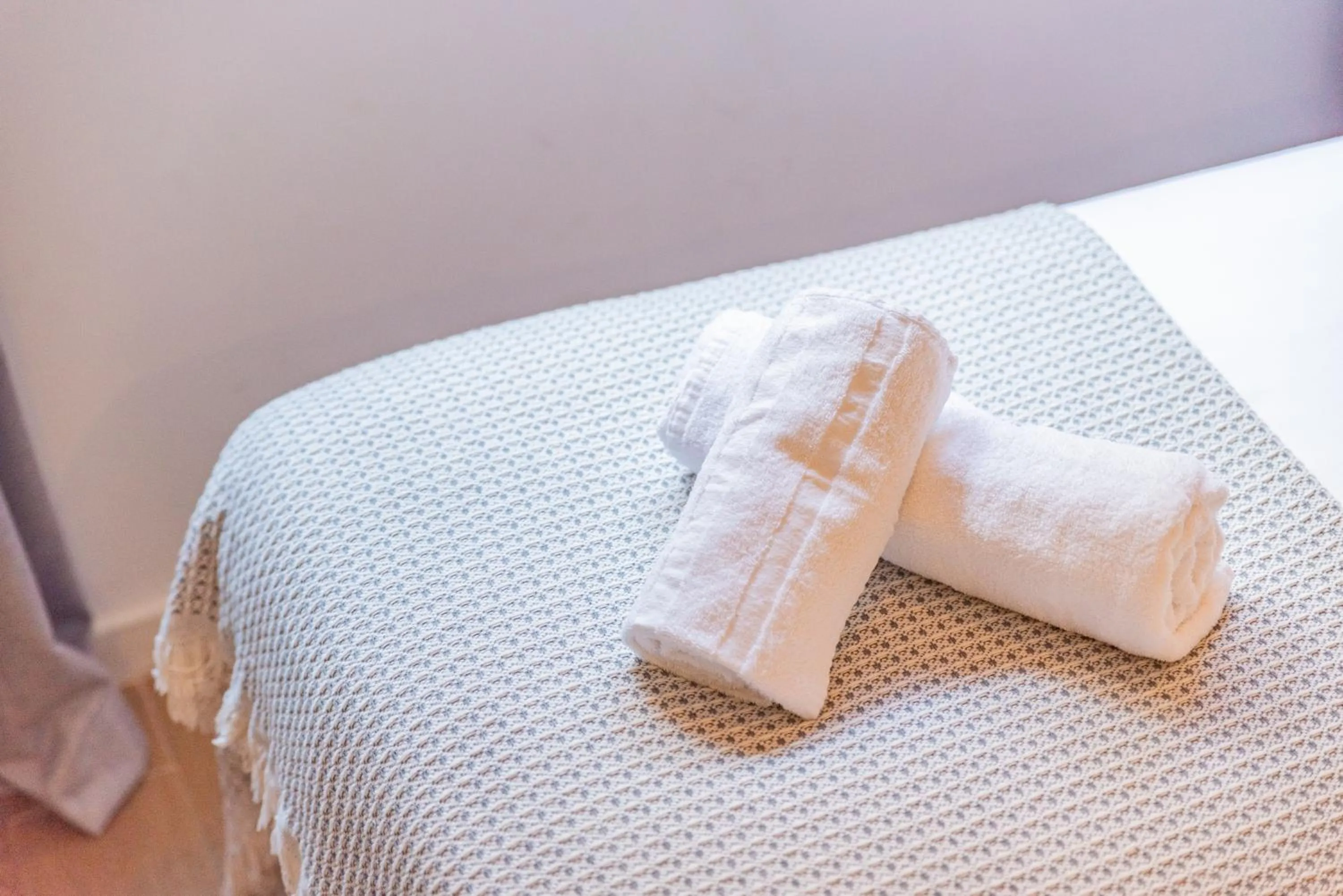 Photo of the whole room, Bed in Feelathome Merced Apartments