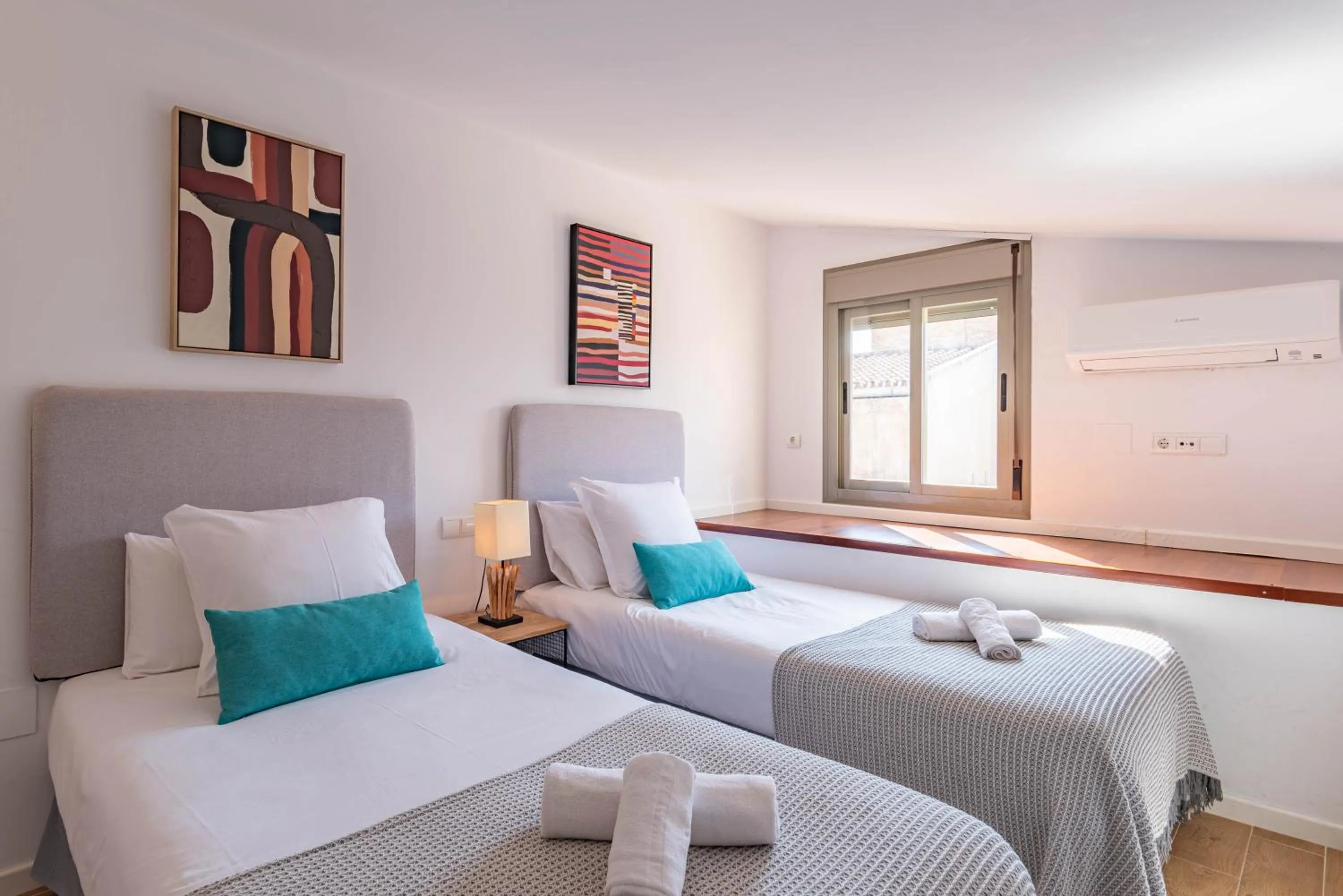 Bedroom, Bed in Feelathome Merced Apartments