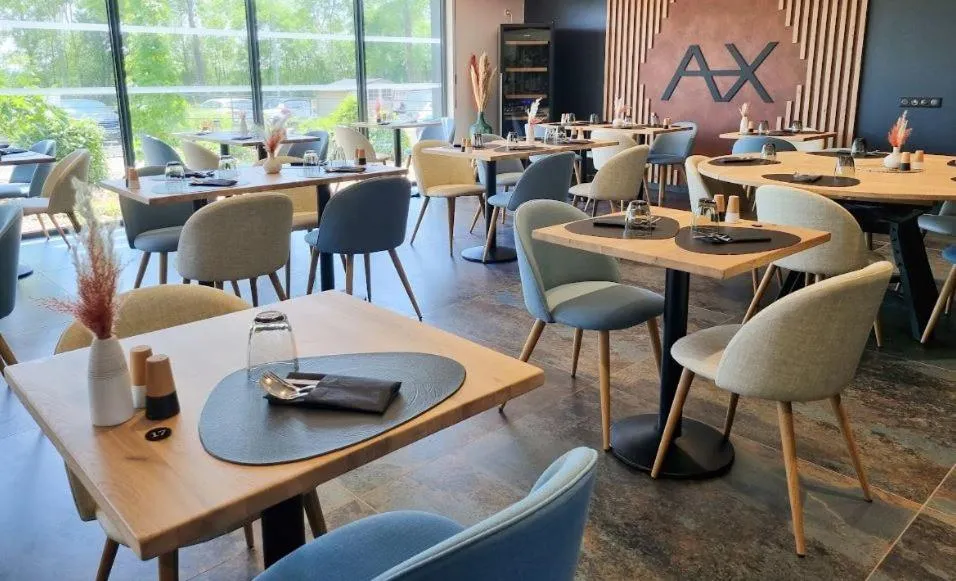 Restaurant/places to eat in The Originals City, Ax Hotel, La Châtaigneraie