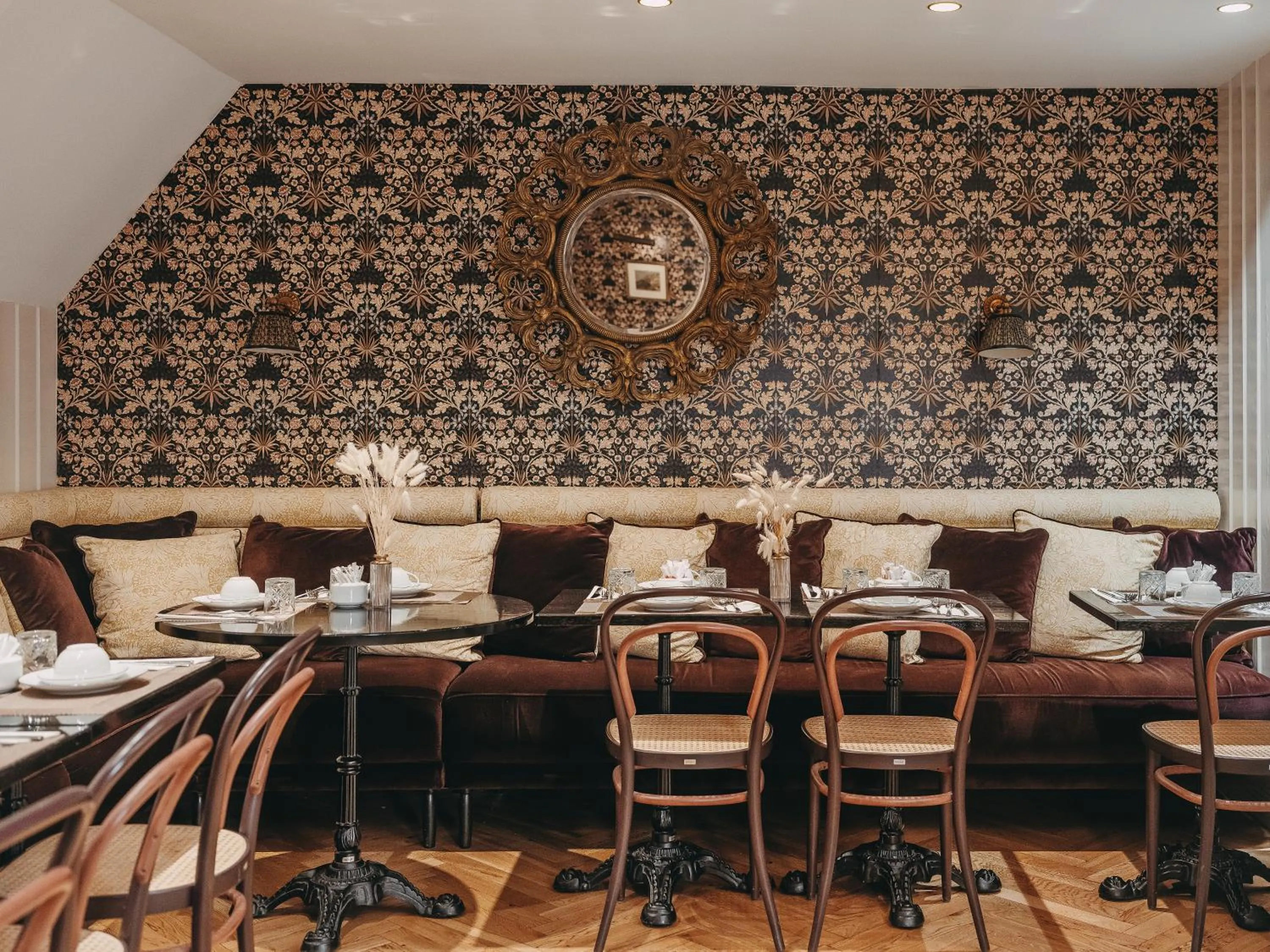 Photo of the whole room in Hôtel Maison Malesherbes