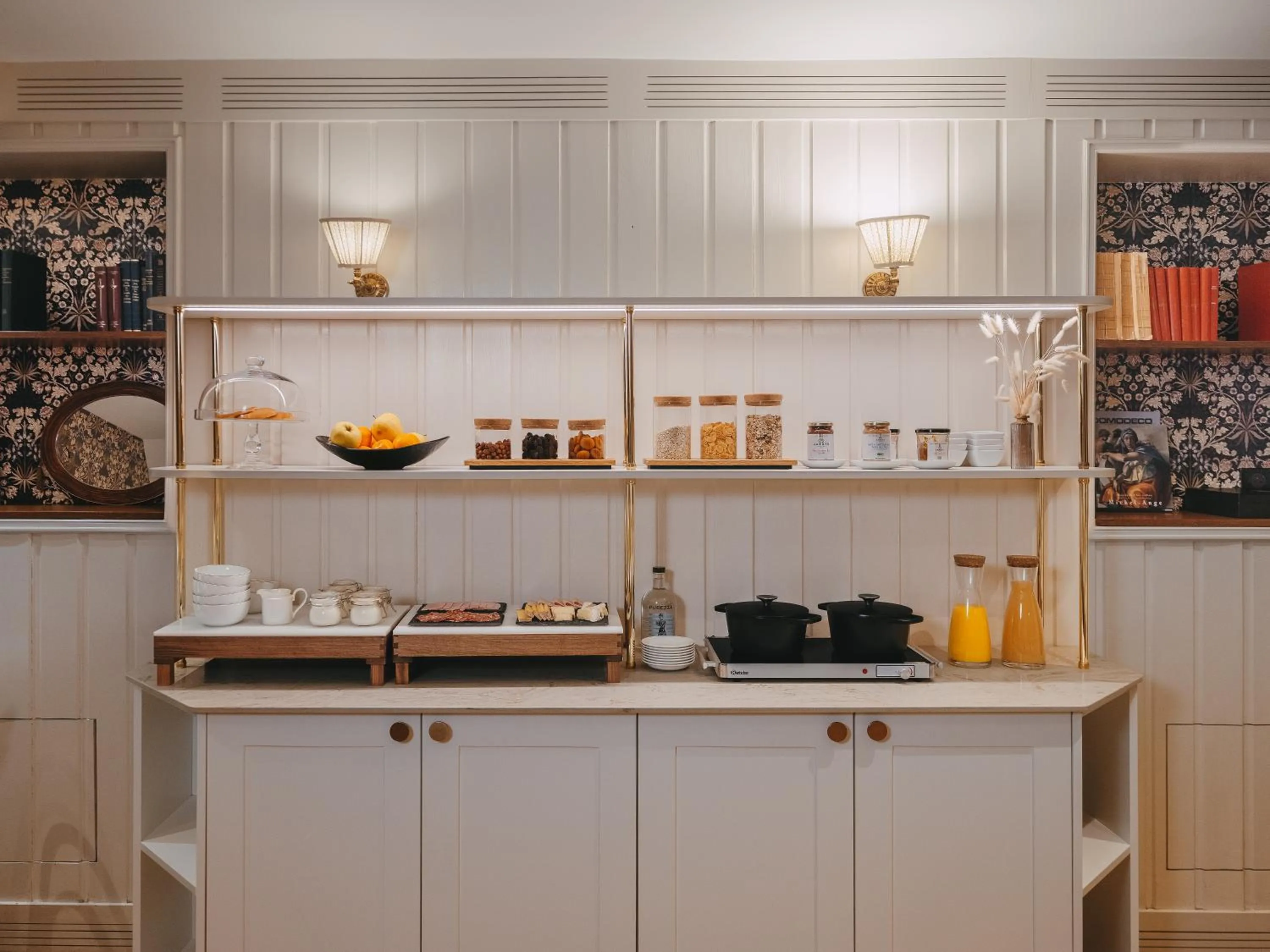 Food and drinks in Hôtel Maison Malesherbes