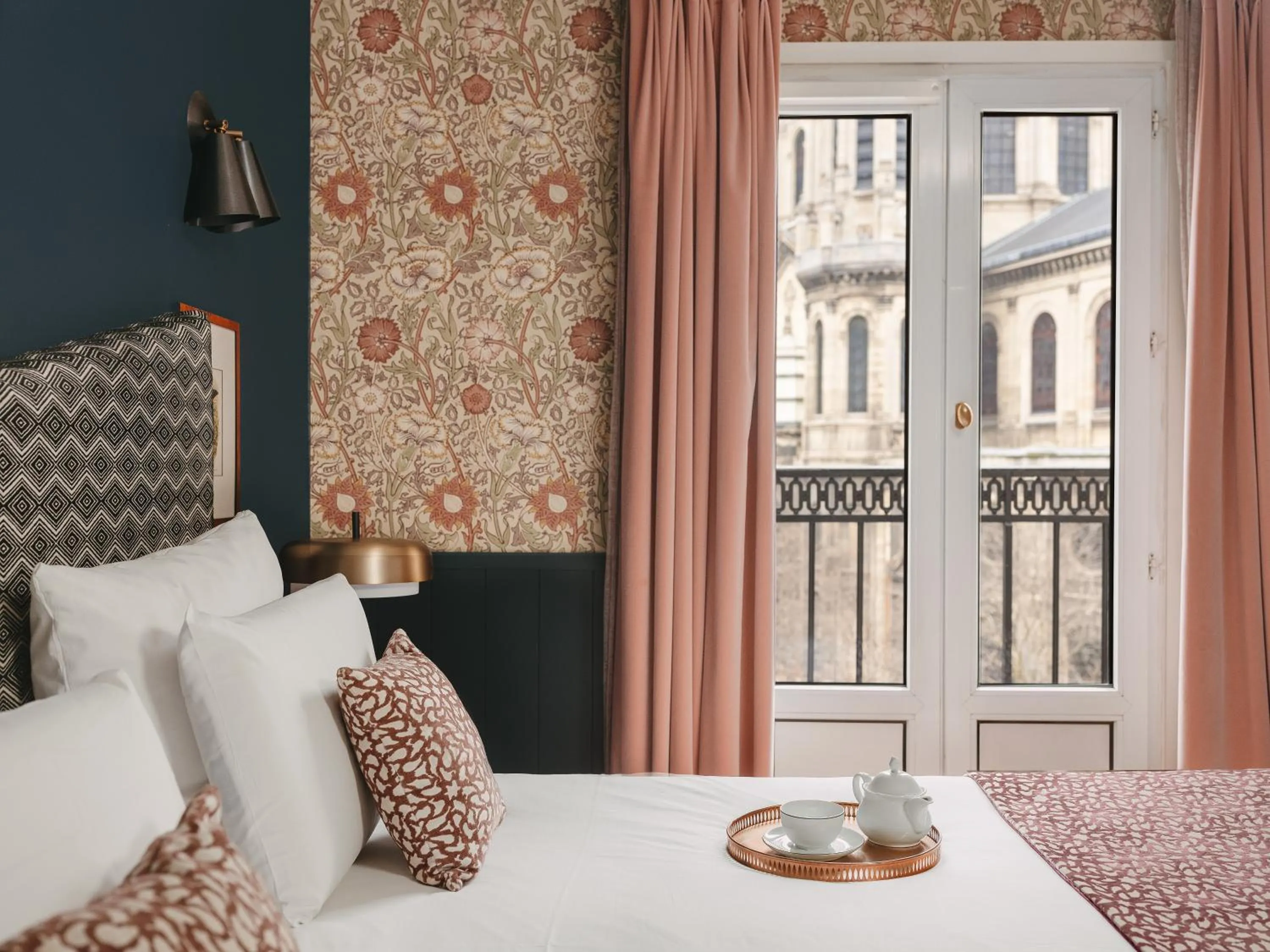 Bed in Hôtel Maison Malesherbes