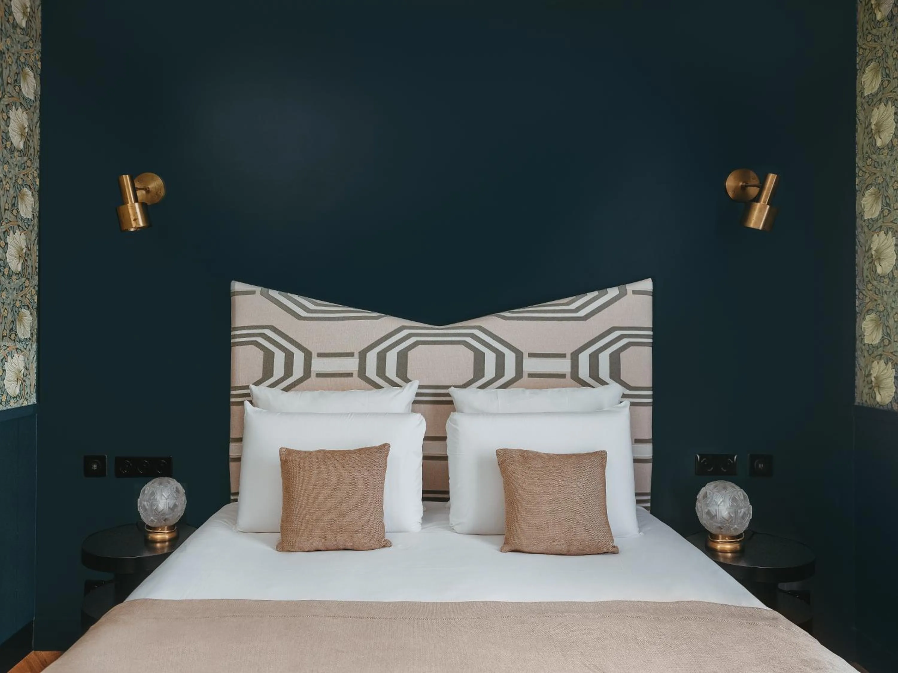 Bed in Hôtel Maison Malesherbes