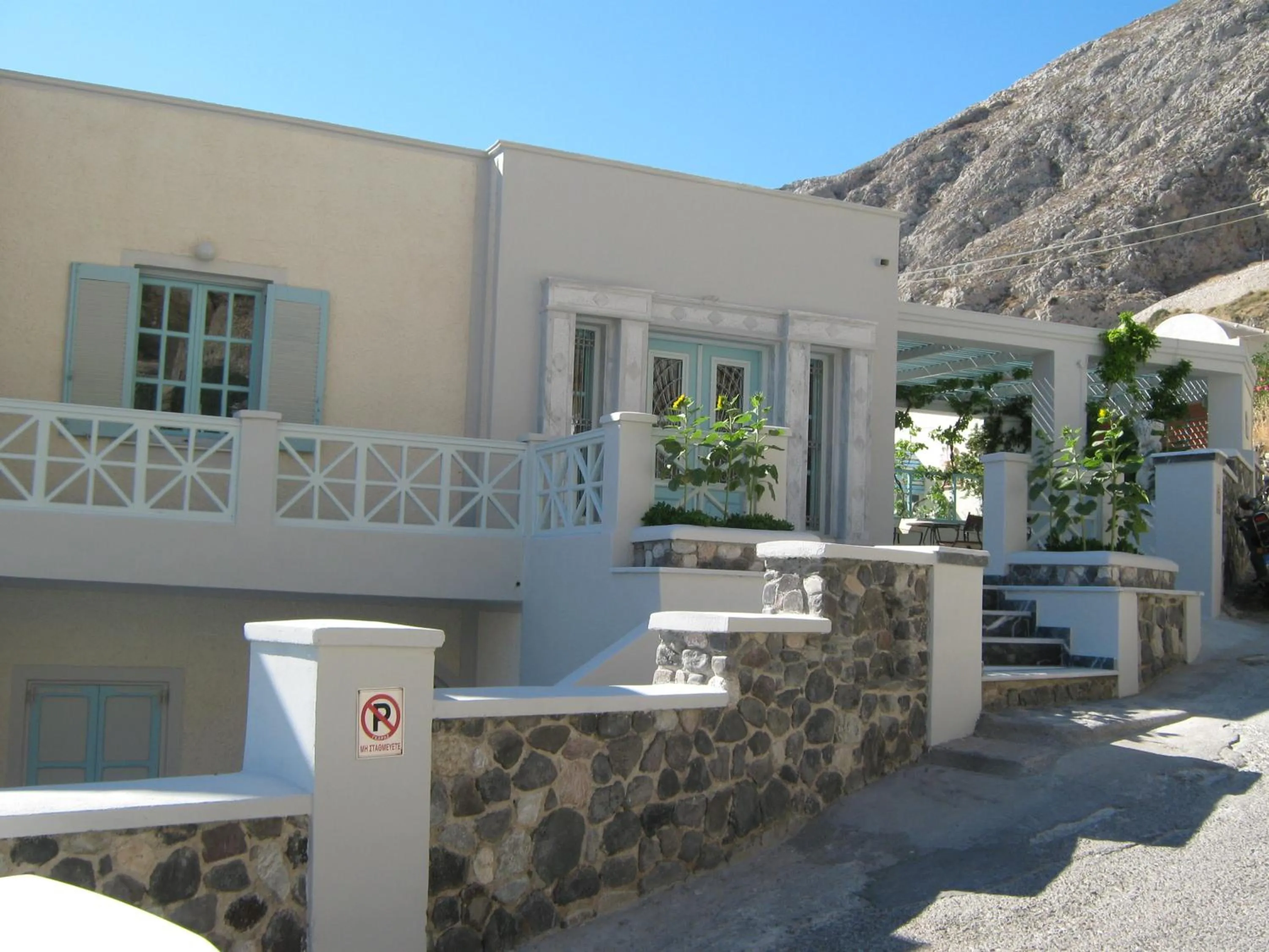 Facade/entrance in Villa Anneta