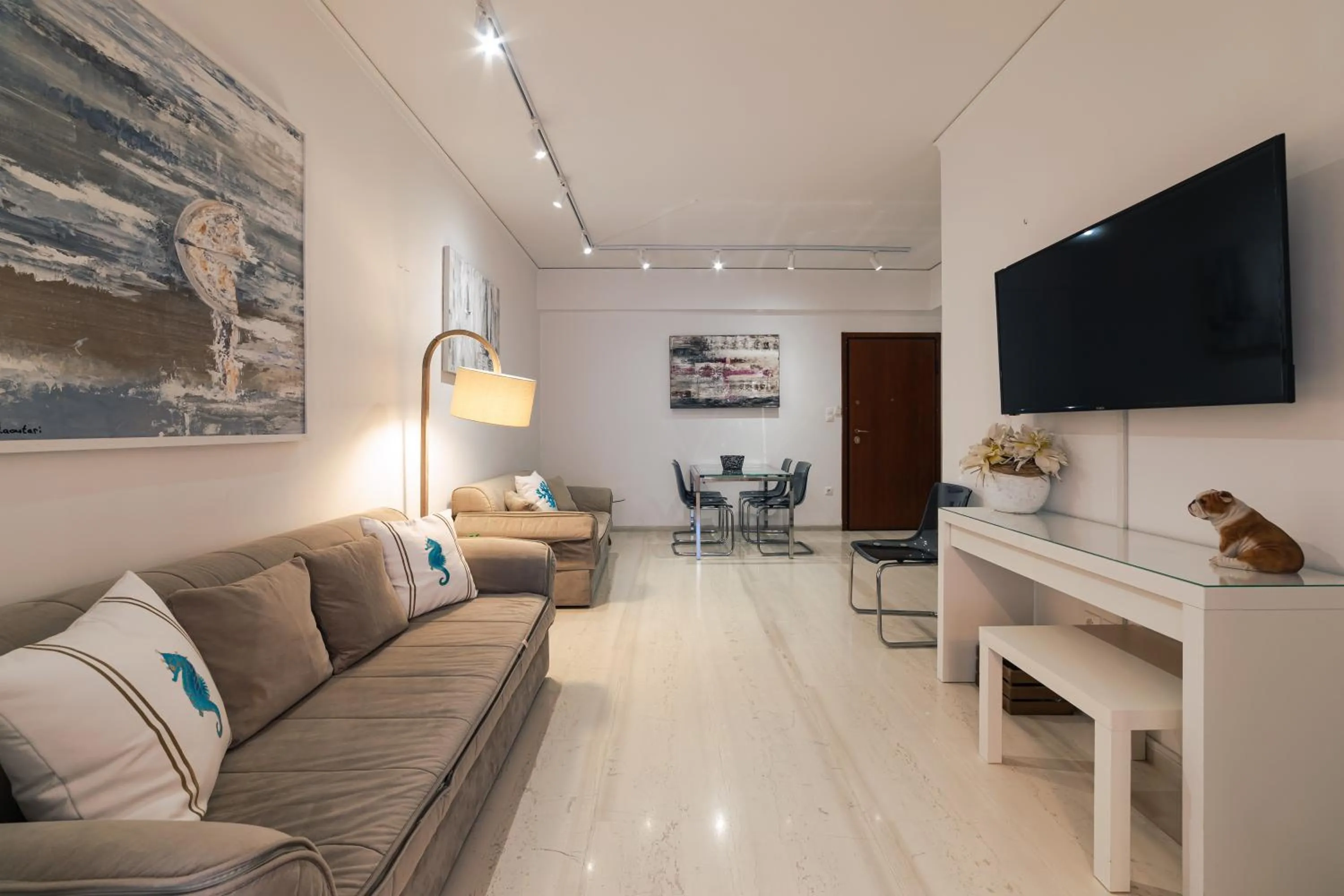L'appartement blanc dans le centre de Glyfada