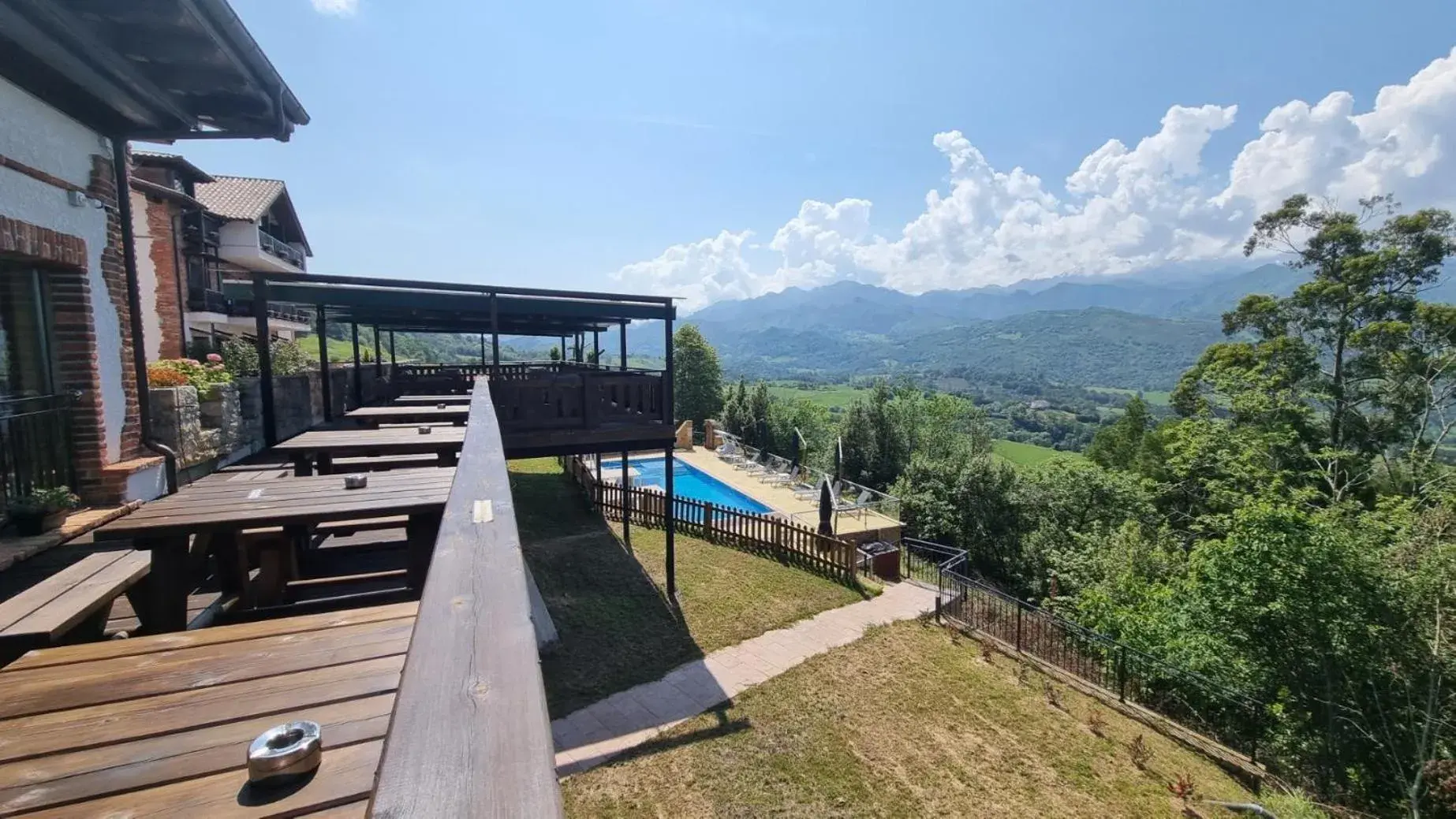 Swimming pool in Hotel Cerro La Nina Swimming pool in Hotel Cerro La Nina