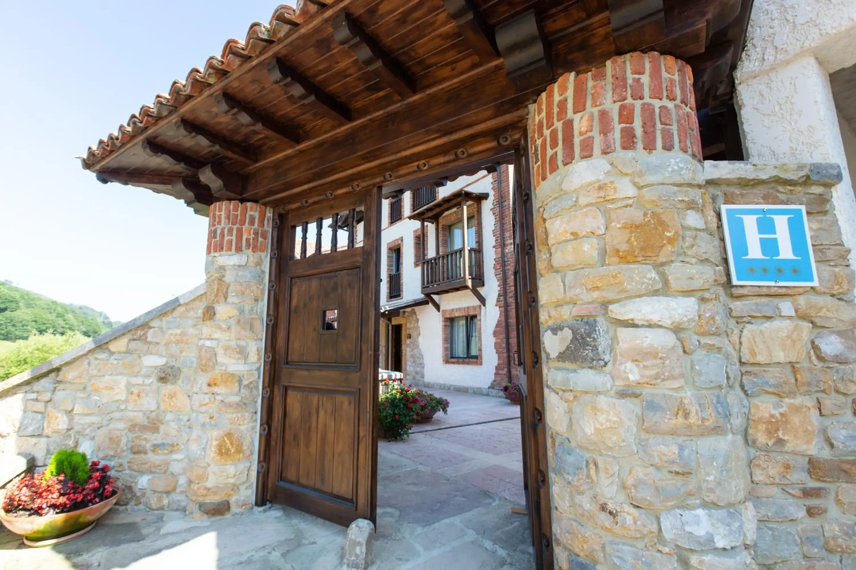 Facade/entrance in Hotel Cerro La Nina Facade/entrance in Hotel Cerro La Nina