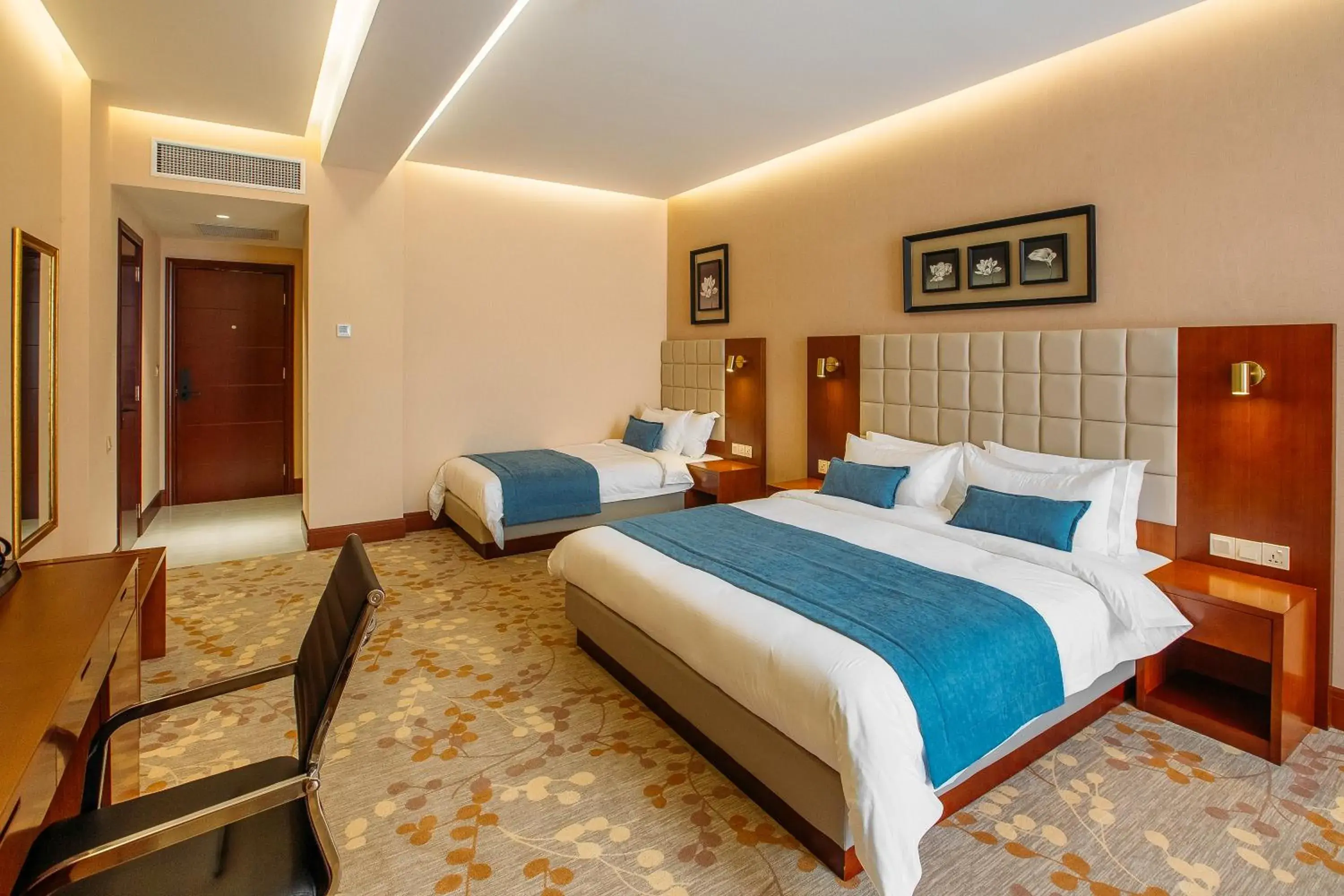 Standard Triple Room in Horizont Hotel Tbilisi Standard Triple Room in Horizont Hotel Tbilisi