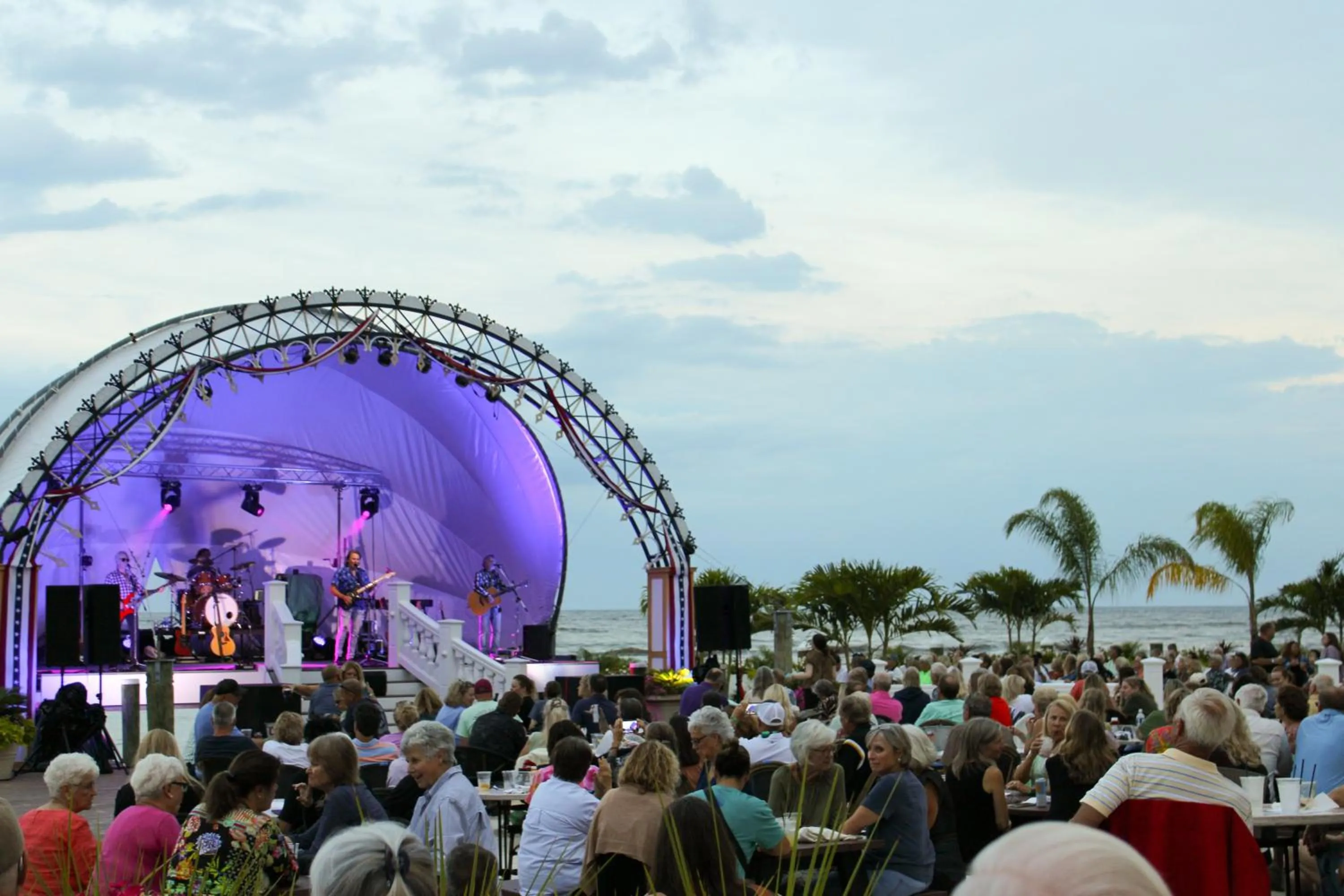 Entertainment in Rod 'N' Reel Resort