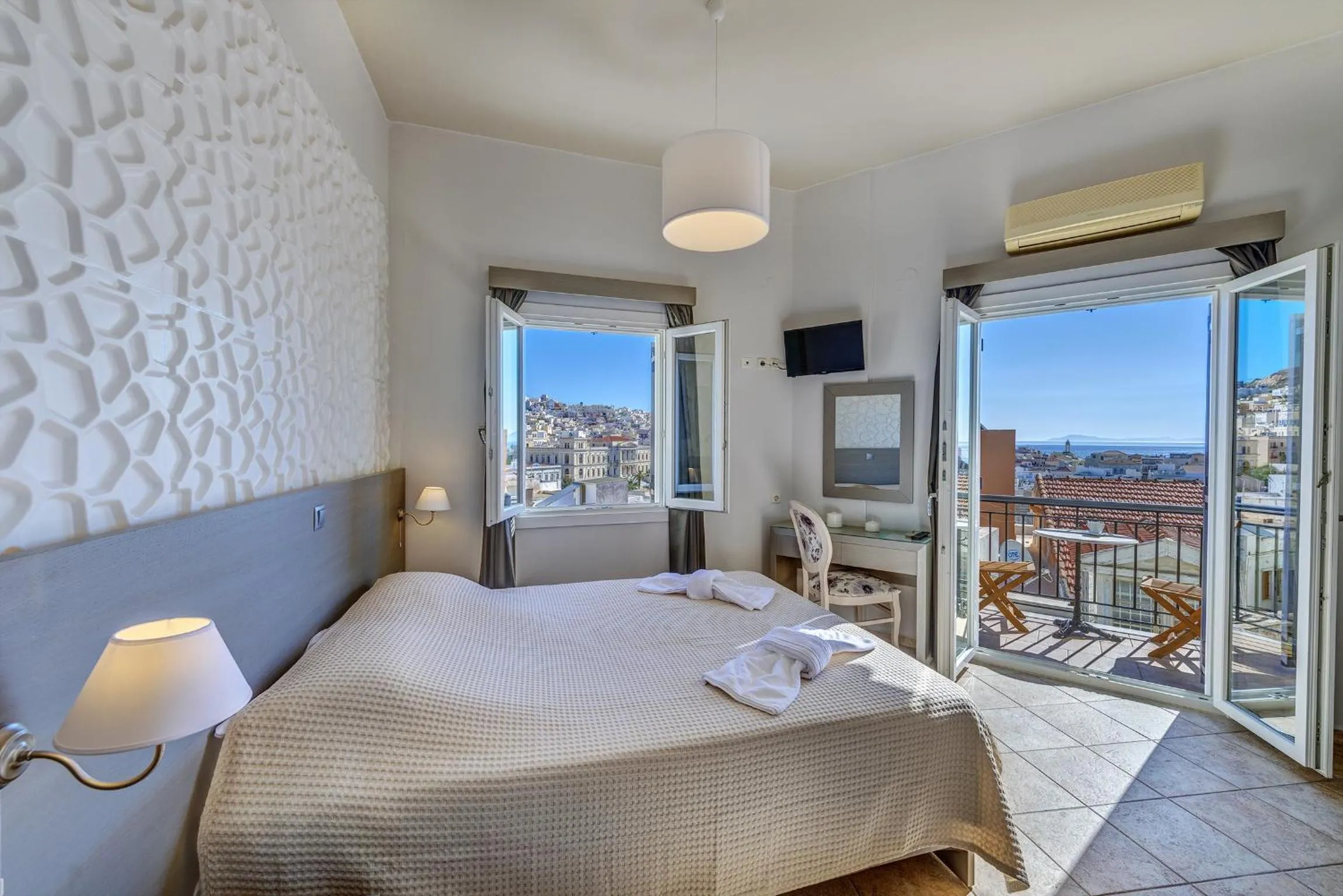 Photo of the whole room, Bed in Ethrion