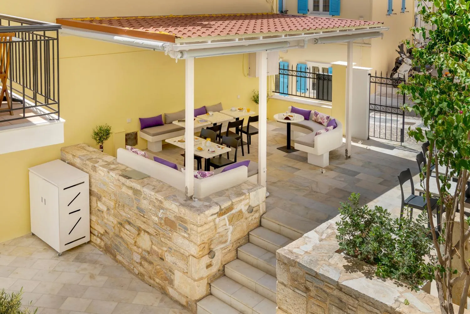 Restaurant/places to eat in Ethrion