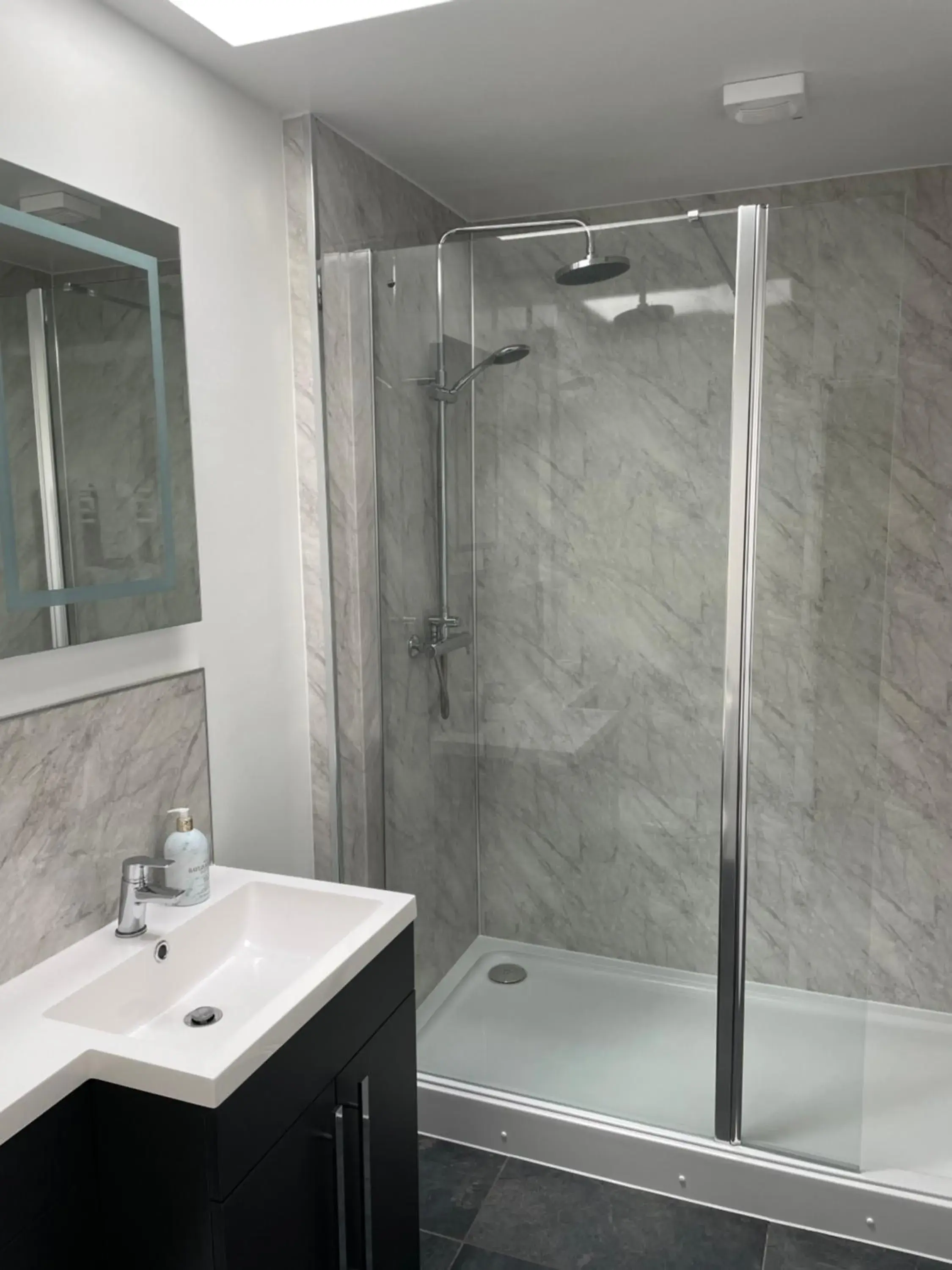 Twin Room in Tall Pines Lodges Twin Room in Tall Pines Lodges