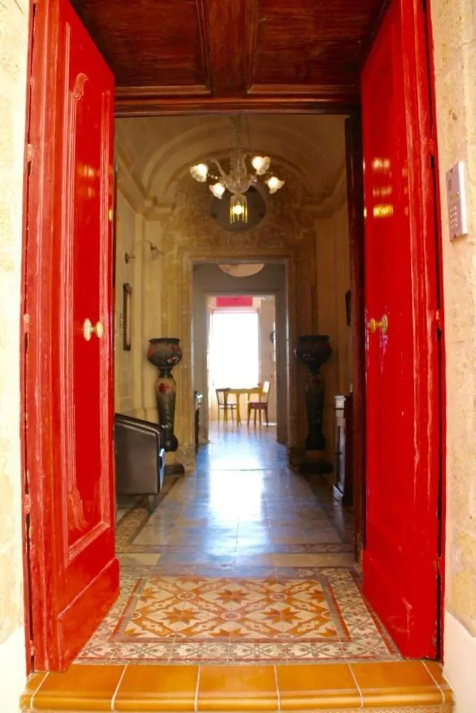 Decorative detail in Luciano Al Porto Boutique