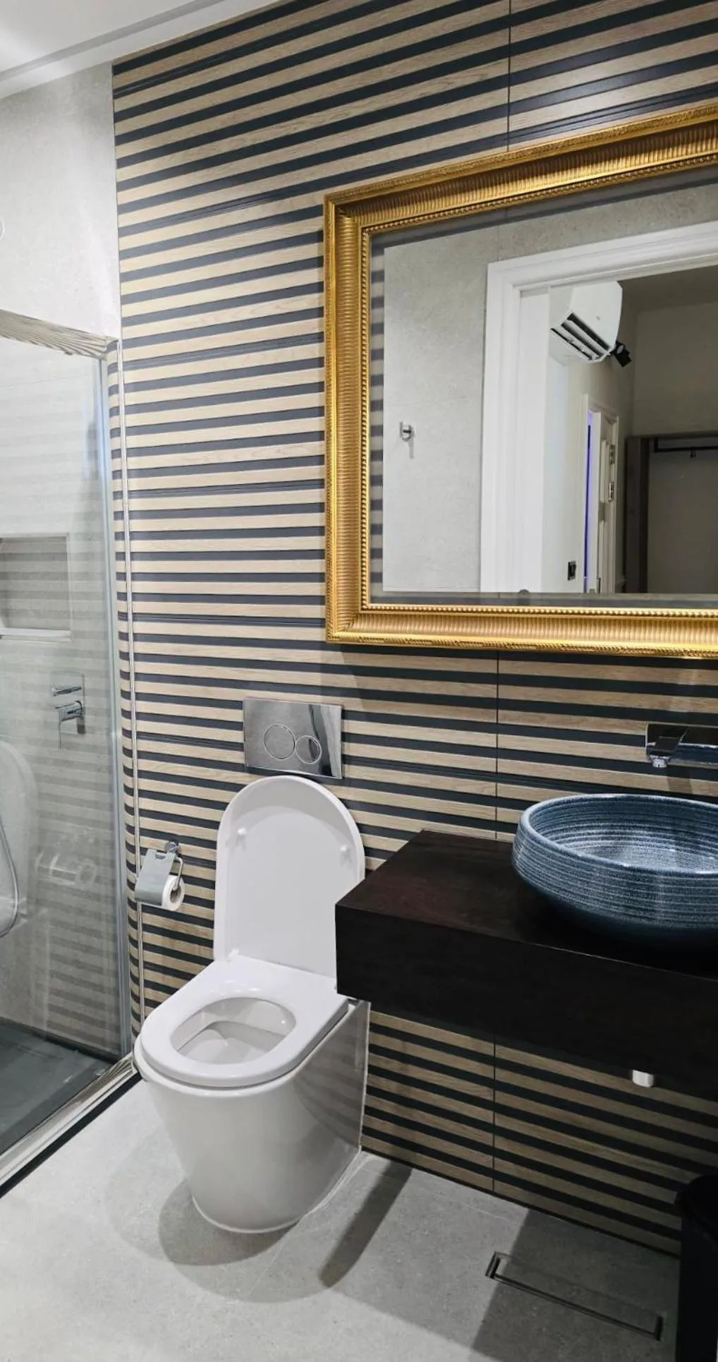 Shower in Luciano Al Porto Boutique