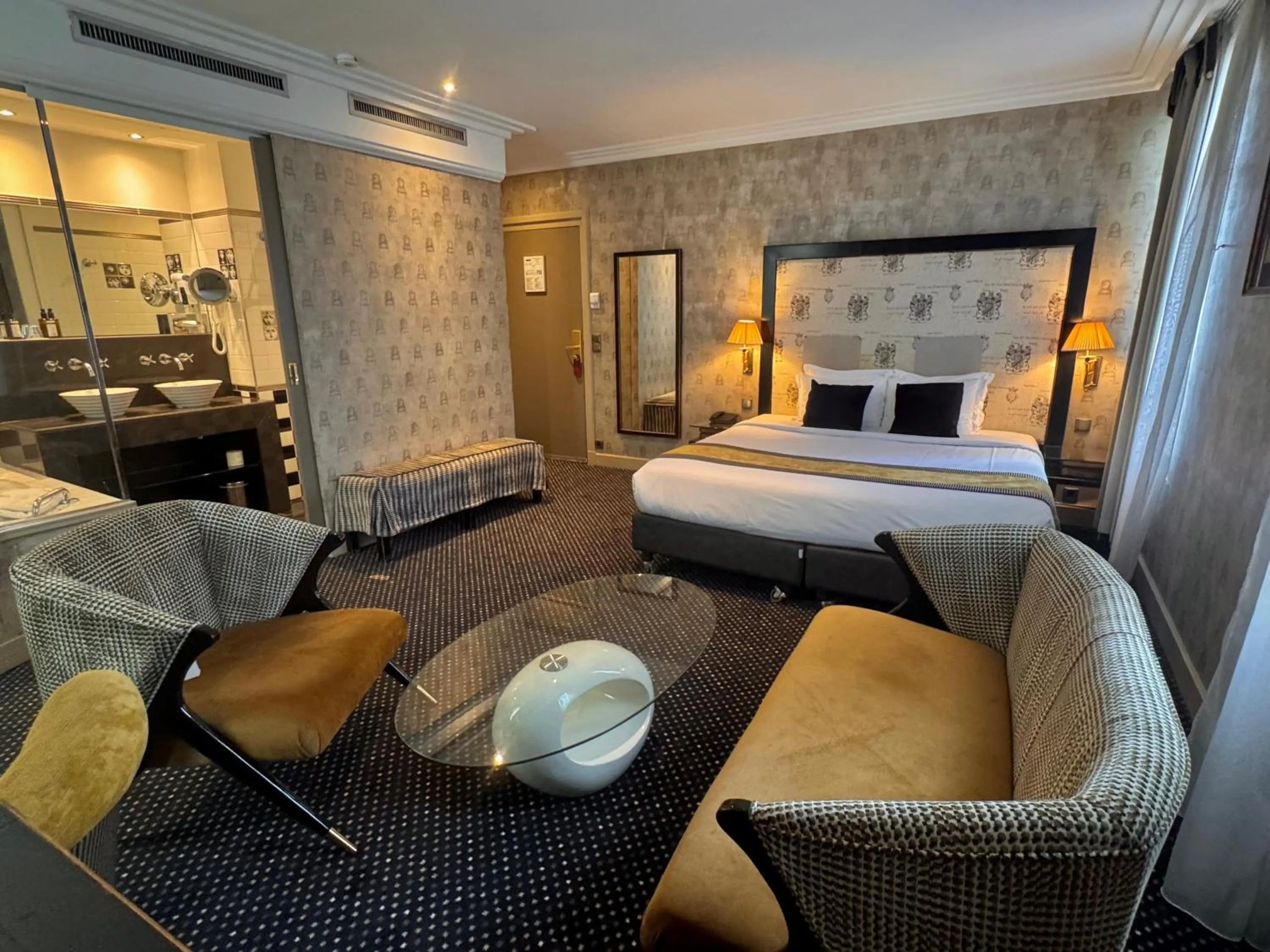 Bedroom, Bed in Villa Lutèce Port Royal