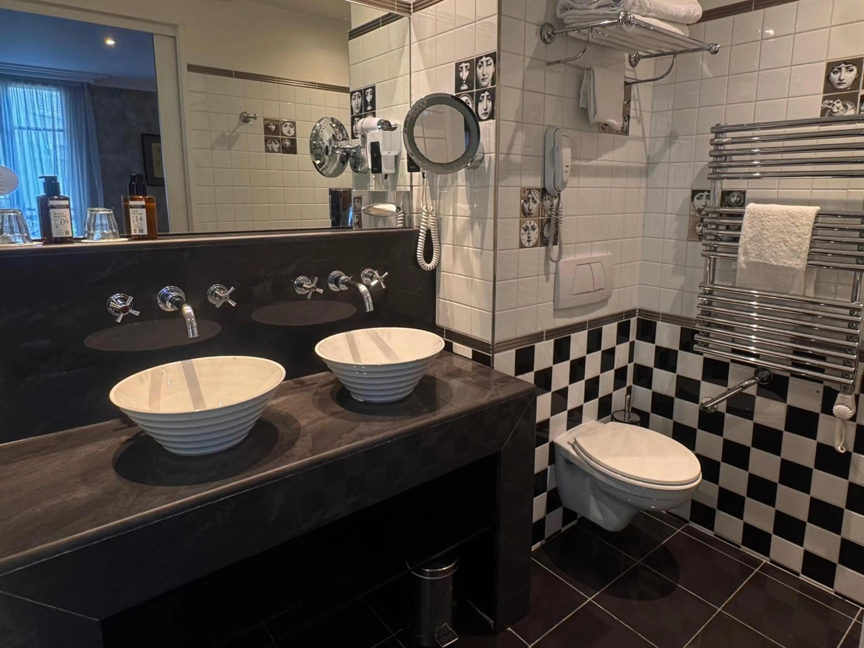 Bathroom in Villa Lutèce Port Royal
