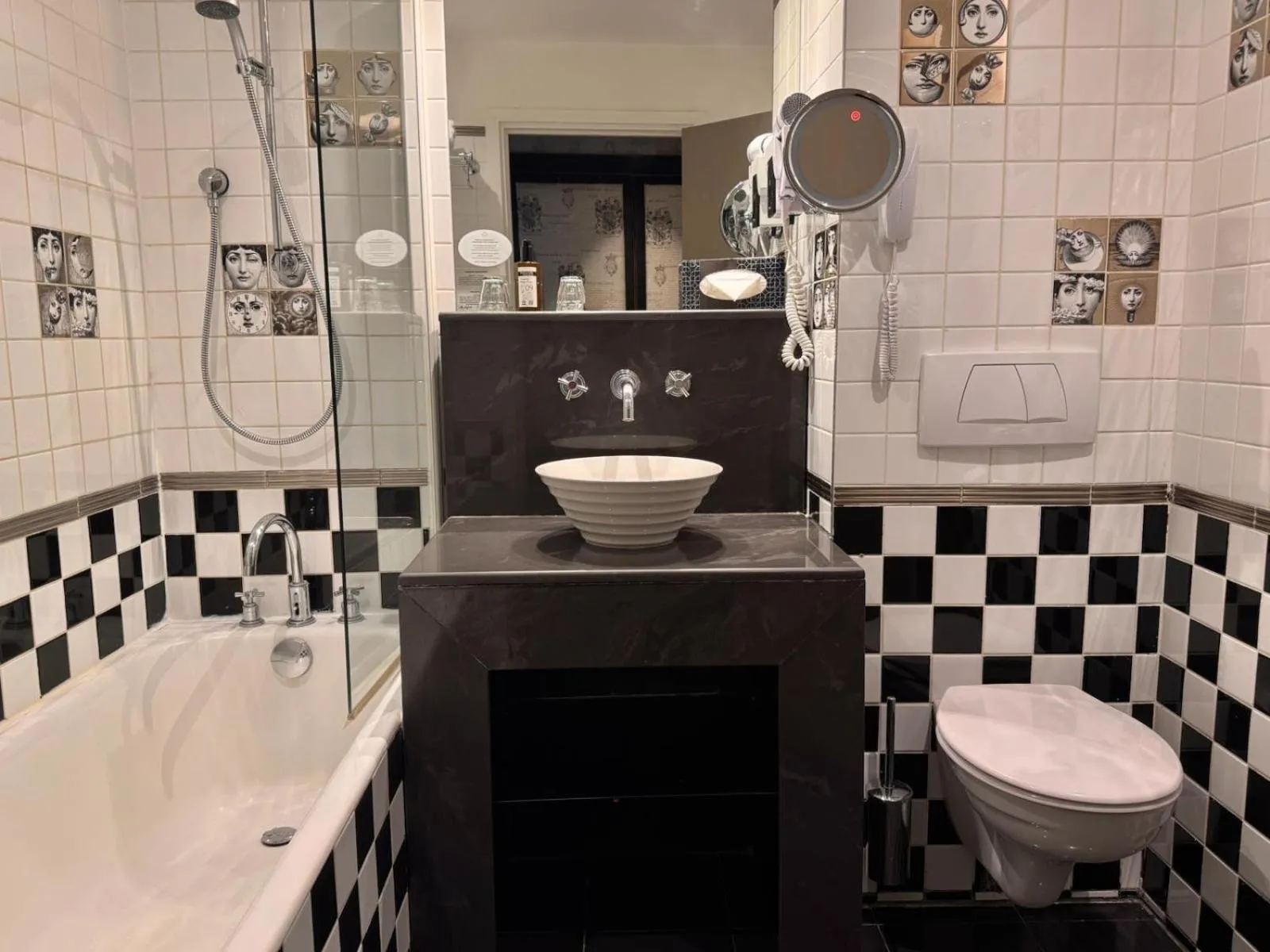 Bathroom in Villa Lutèce Port Royal