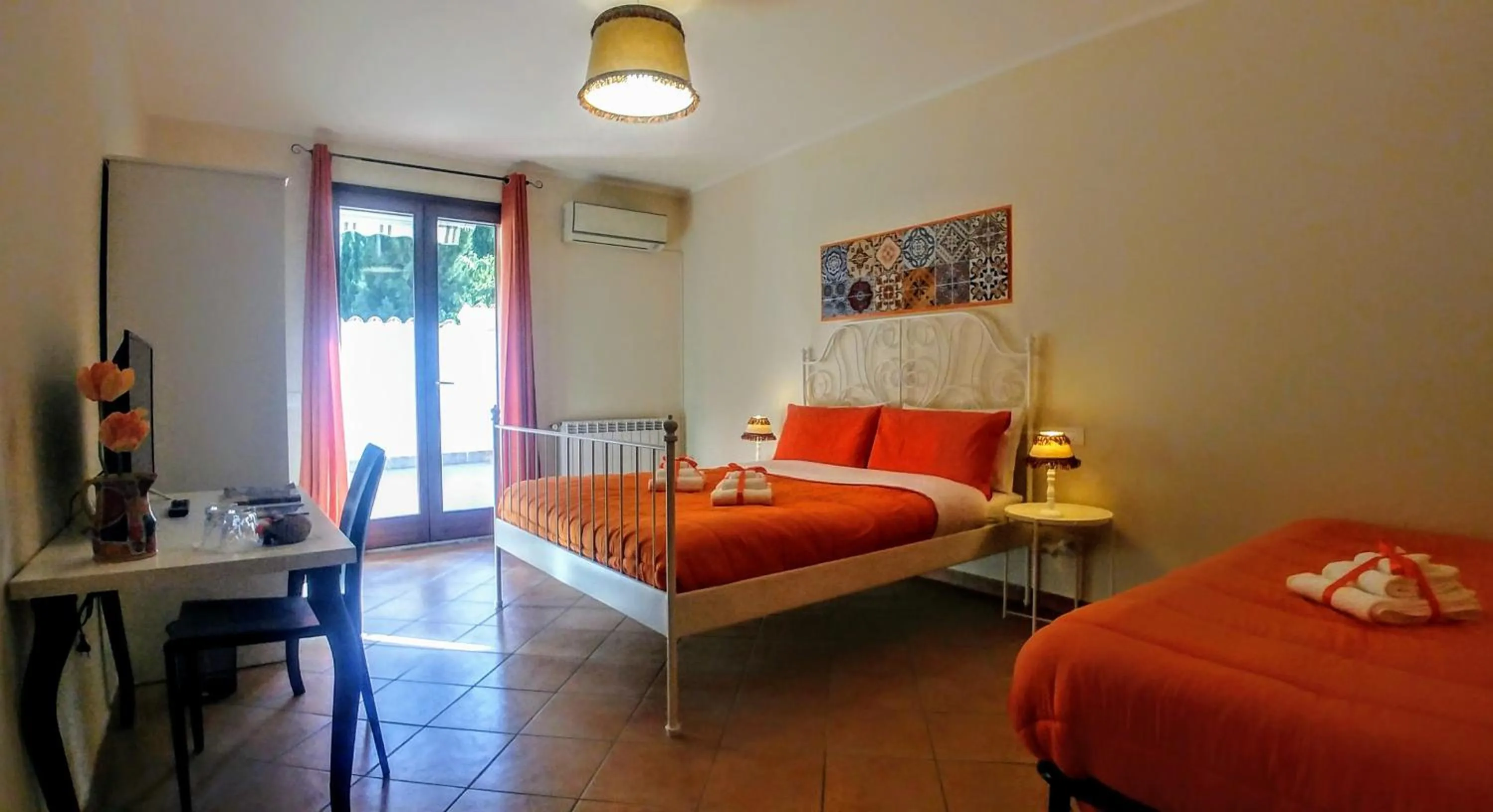 Photo of the whole room in Ciuri ri zagara