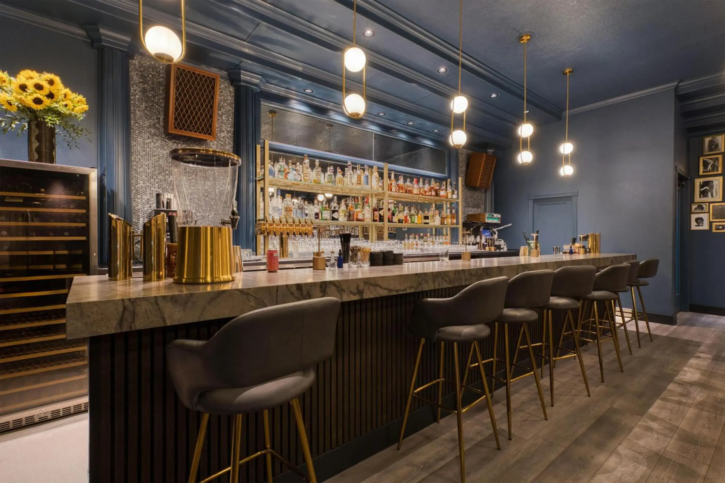 Lounge or bar in Best Western Portland West Beaverton Lounge or bar in Best Western Portland West Beaverton