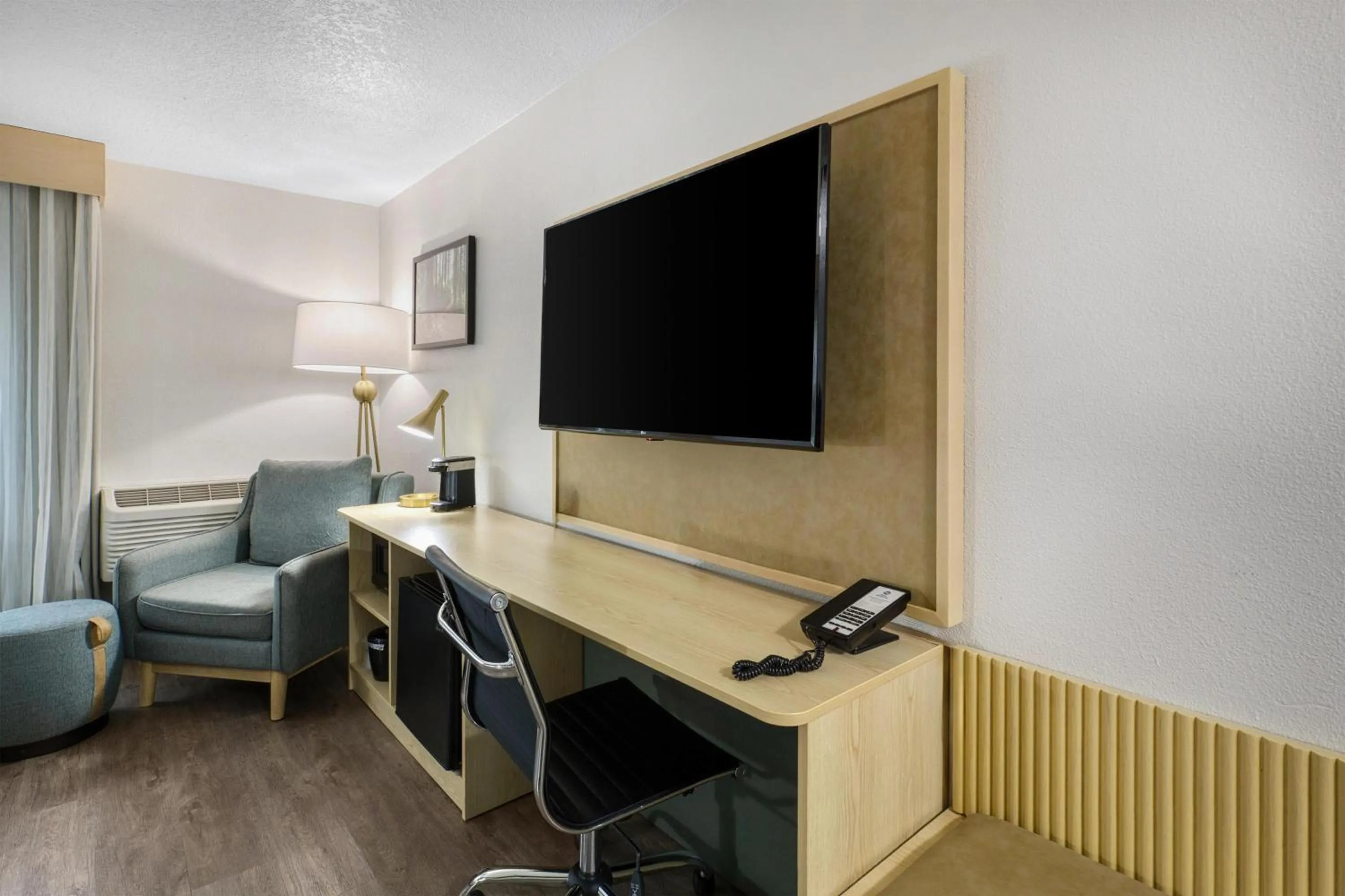 Bedroom in Best Western Portland West Beaverton