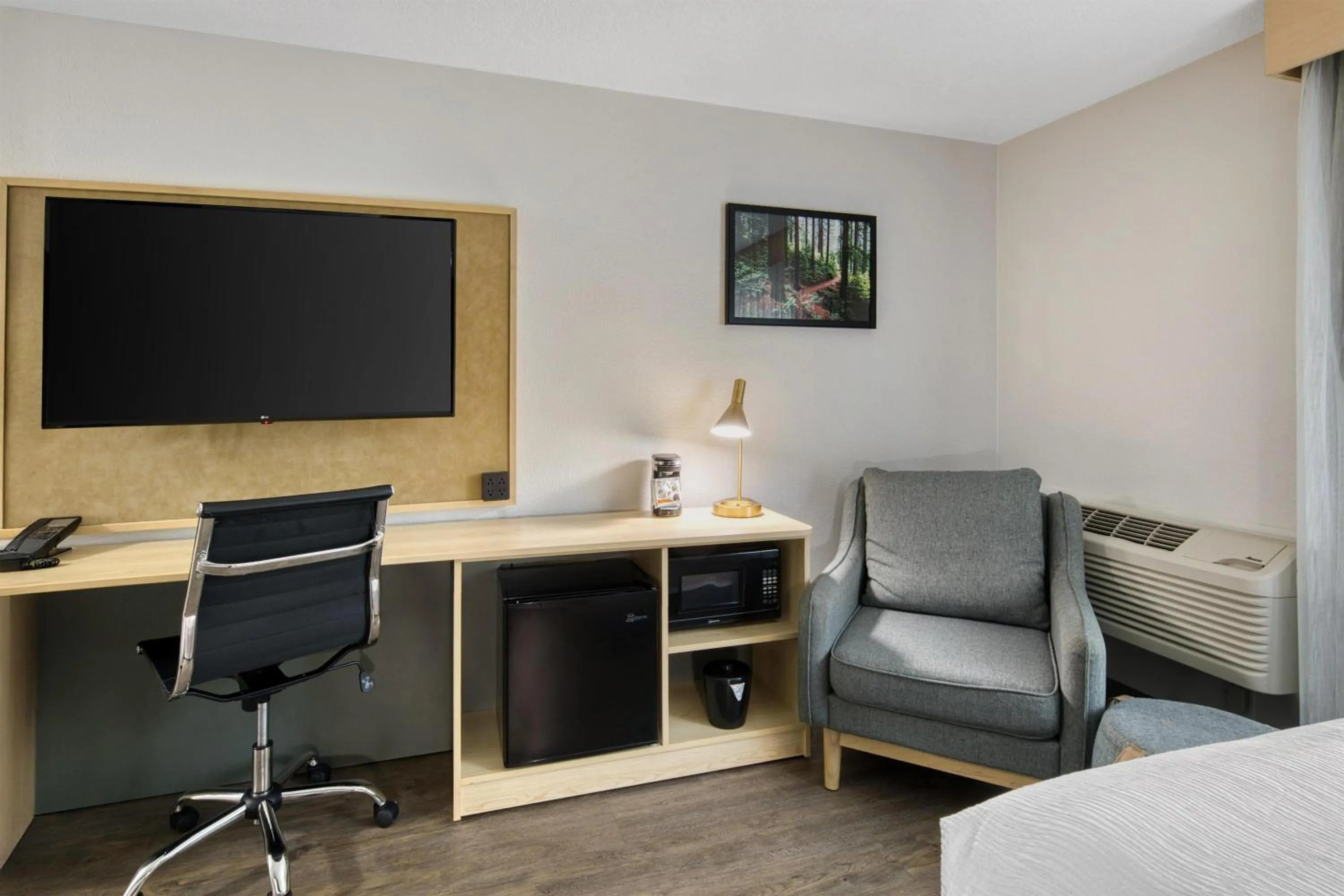 Bedroom in Best Western Portland West Beaverton