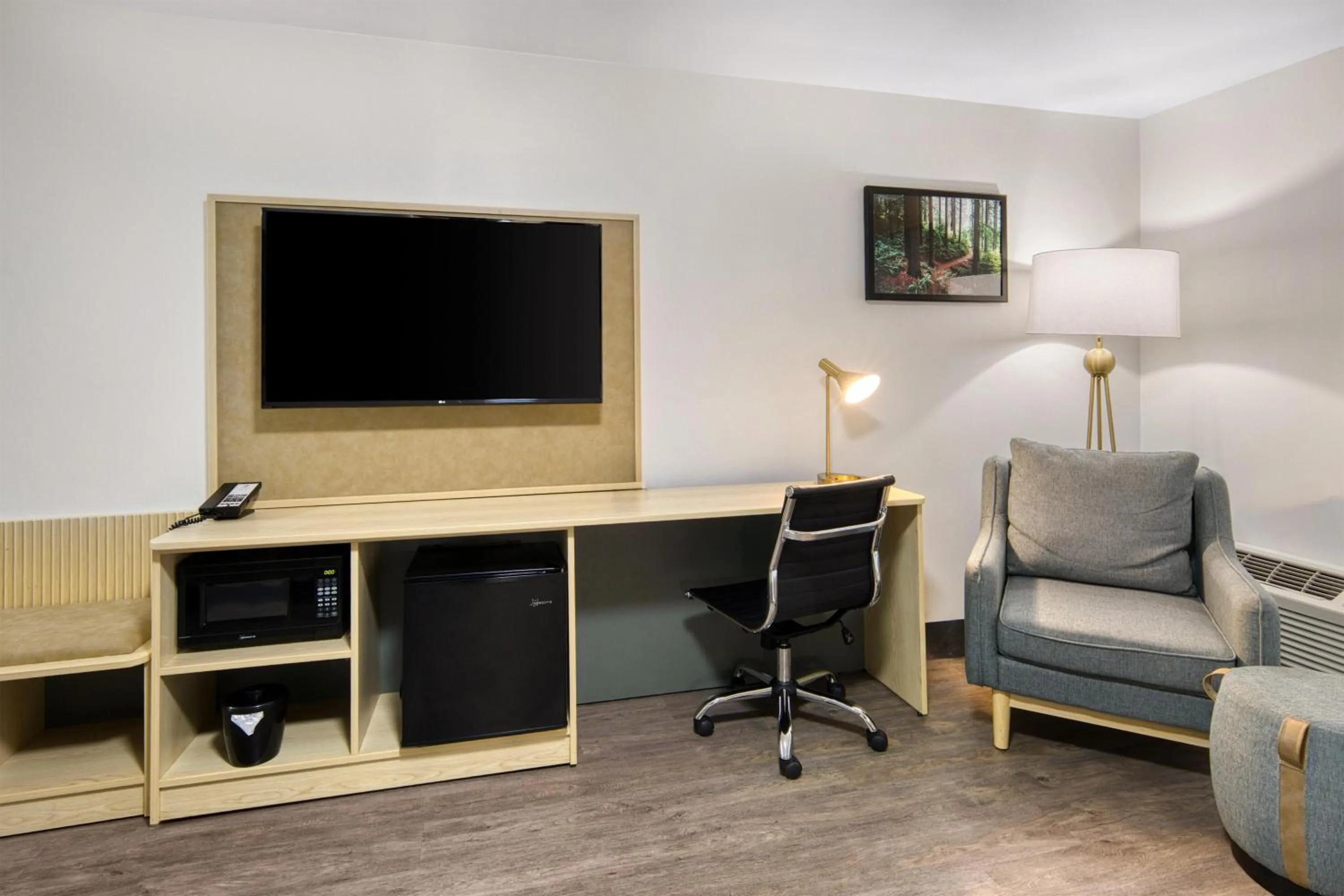 Bedroom in Best Western Portland West Beaverton