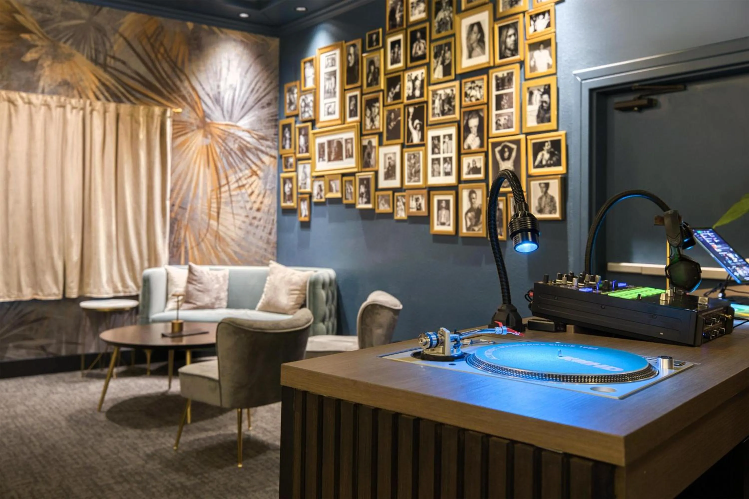 Lounge or bar in Best Western Portland West Beaverton