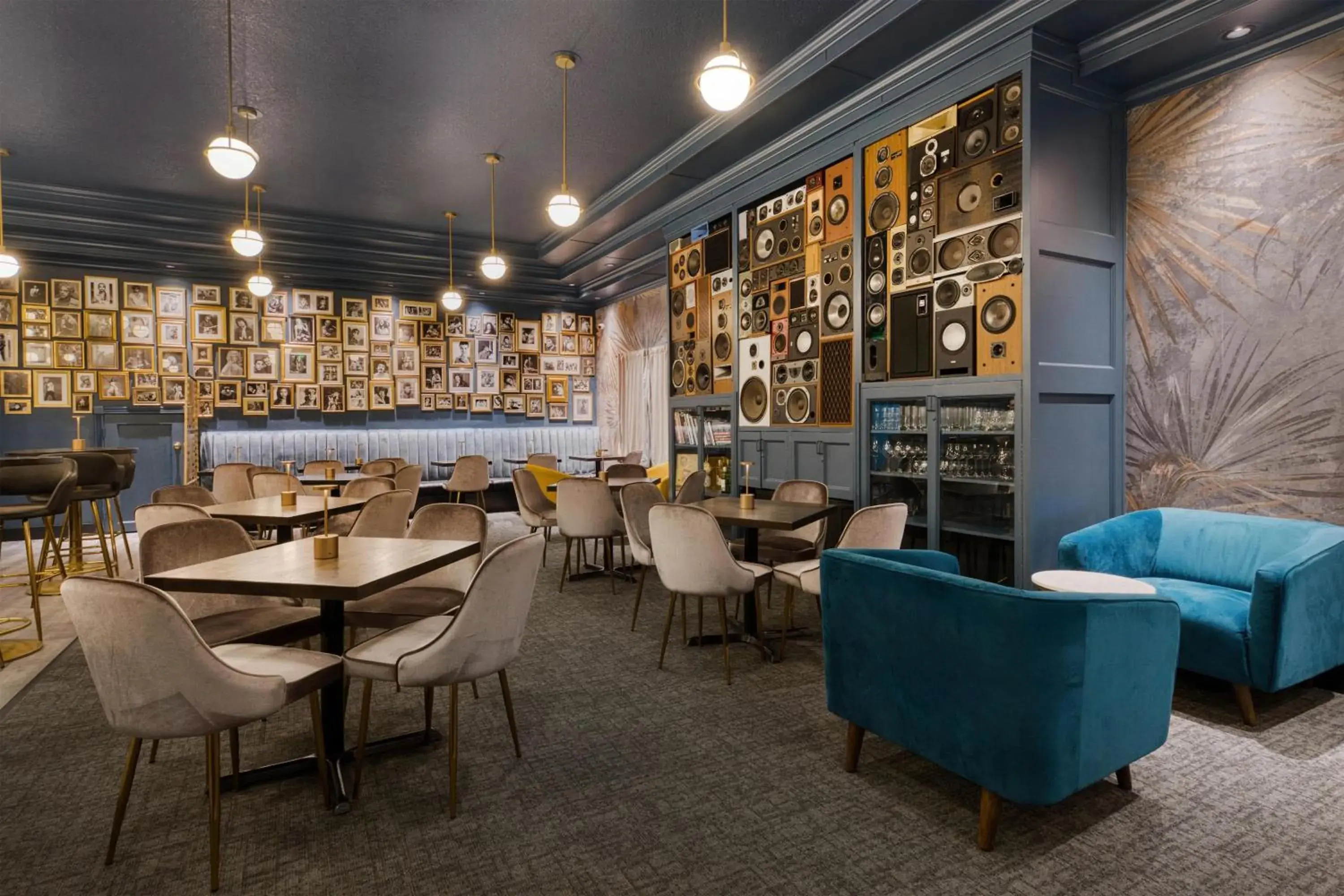 Lounge or bar in Best Western Portland West Beaverton Lounge or bar in Best Western Portland West Beaverton