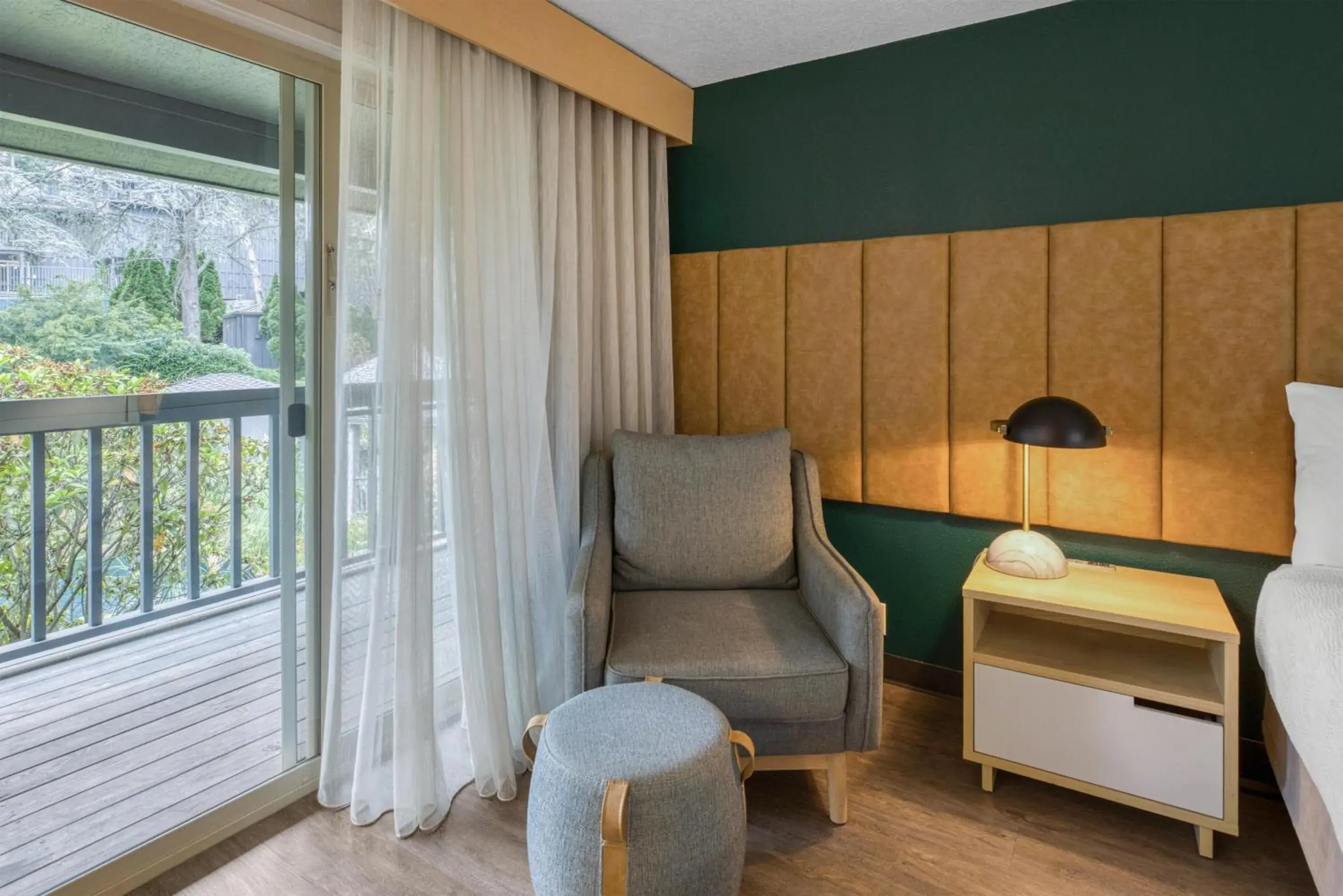 King Room with Walk-in Shower - Disability Access in Best Western Portland West Beaverton King Room with Walk-in Shower - Disability Access in Best Western Portland West Beaverton